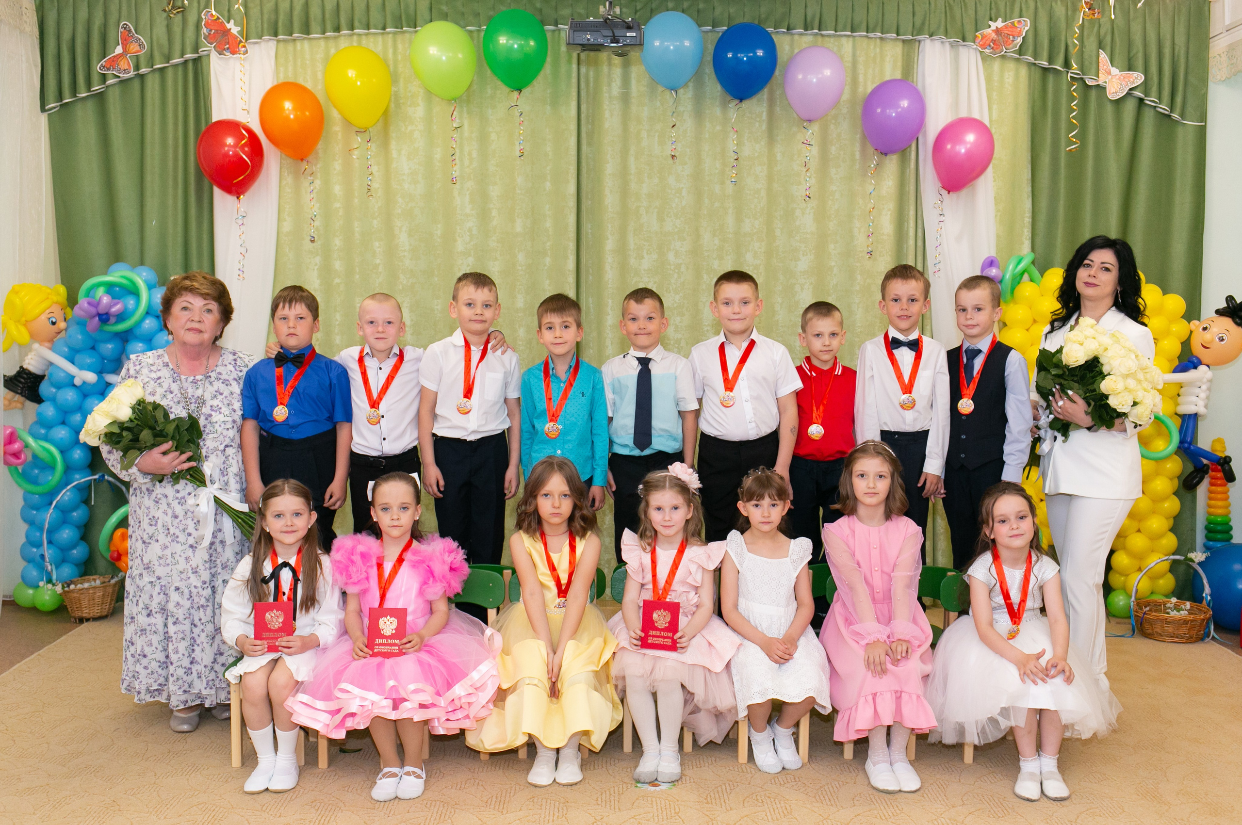 Выпускные и Утренники. Фотограф новорожденных и семейный фотограф НСО г. Бердск Марина Львова