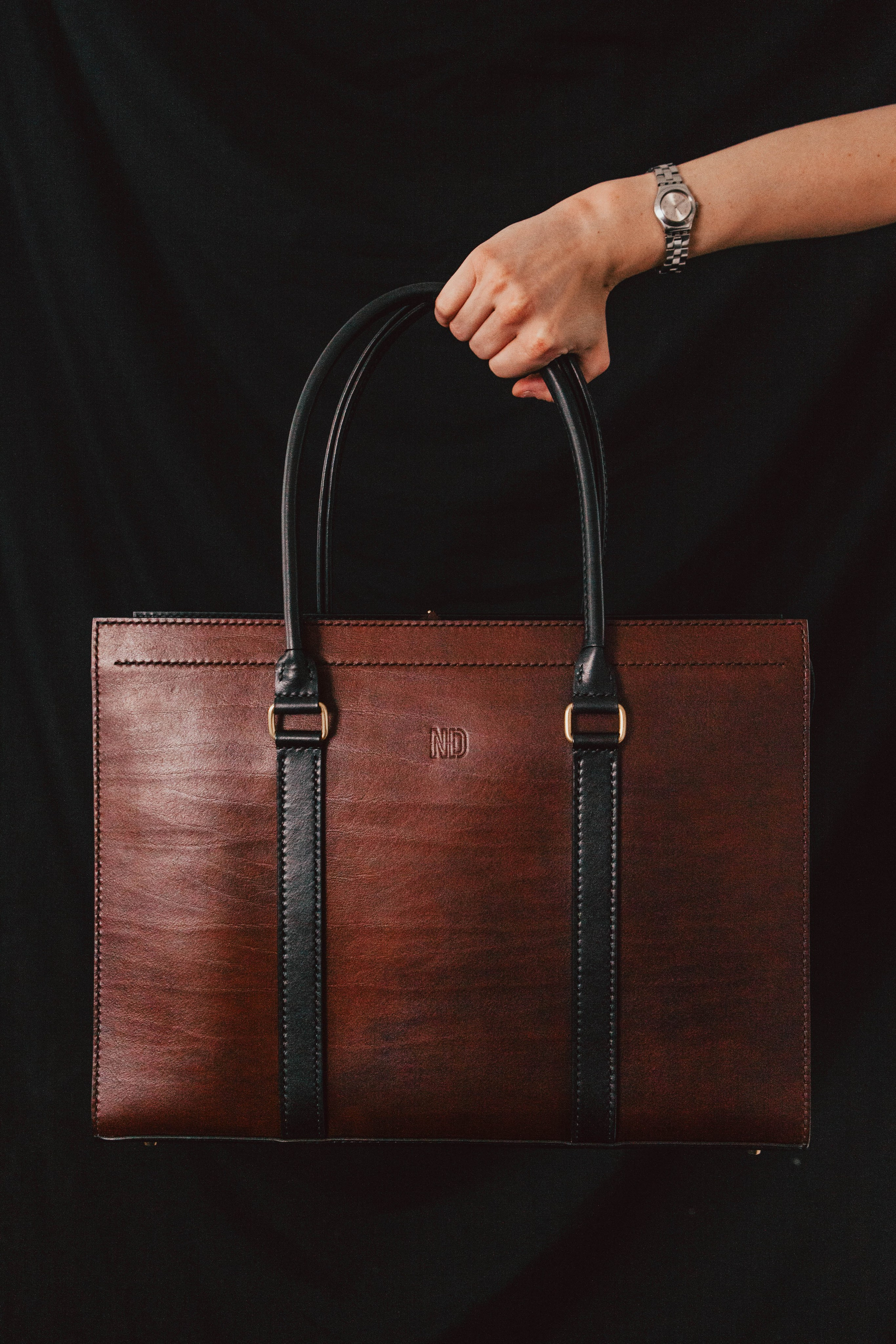 Анна Гречаная и изделие Дана Настаса 💼. Фотограф Ольга Крукле