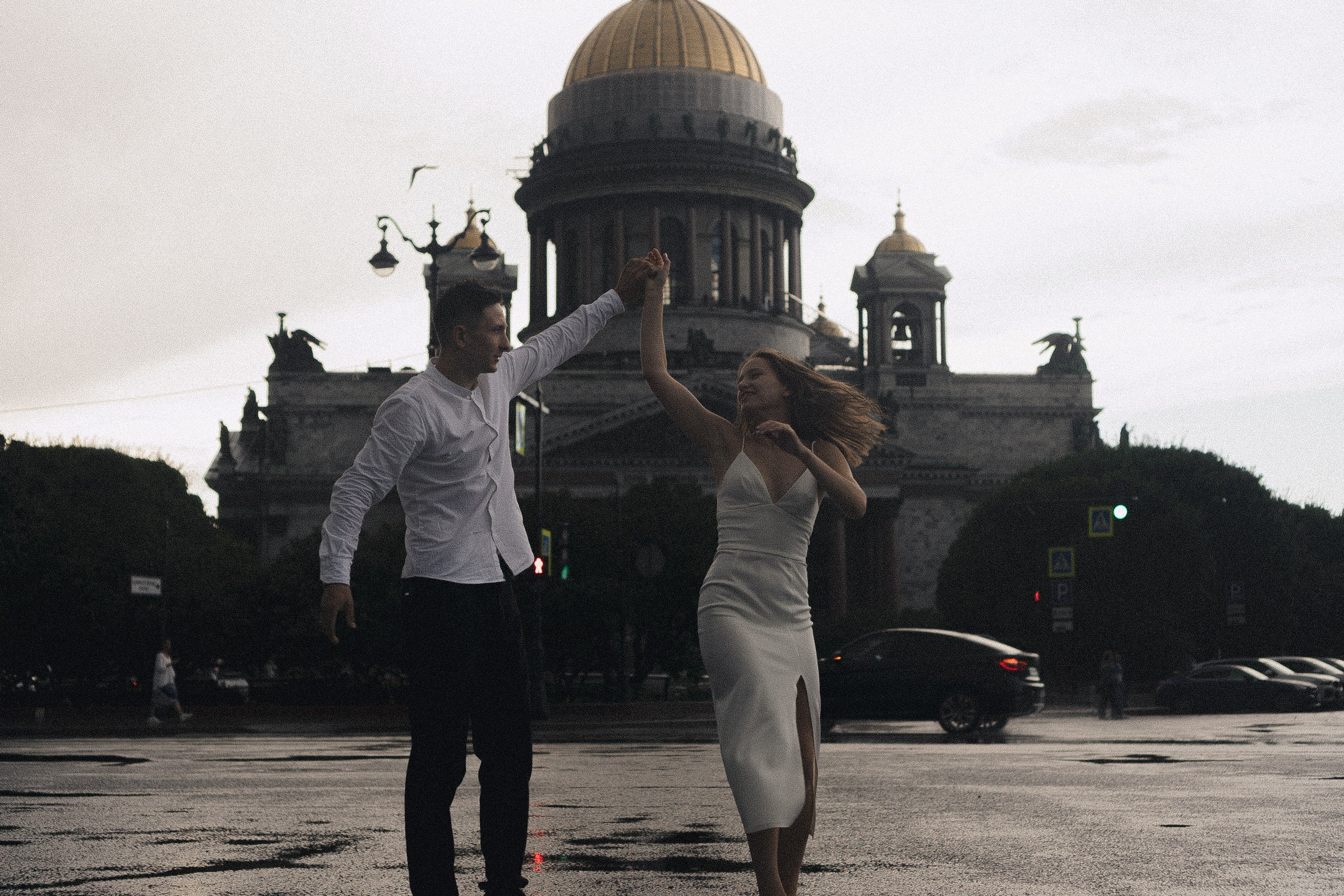 СВАДЕБНАЯ ФОТОСЕСИСИЯ В МЕТРО И ВОЗЛЕ ИСАКИЕВСКОГО СОБОРА В ДОЖДЬ. Профессиональный фотограф, Санкт-Петербург — Виктория Богомолова