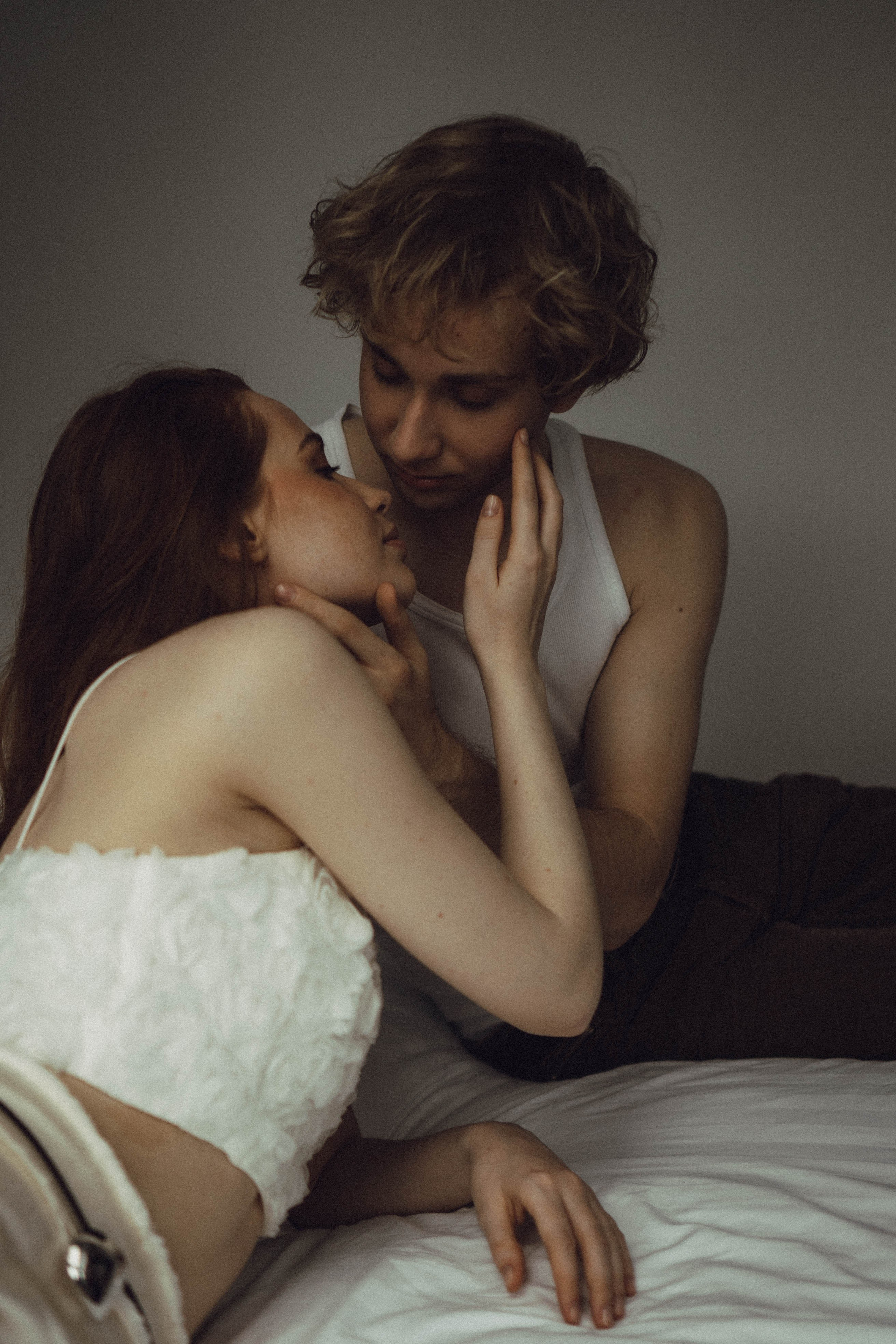 СВАДЕБНАЯ СЬЕМКА В ОТЕЛЕ. СБОРЫ ЖЕНИХА И НЕВЕСТЫ И ТАКЖЕ ТОР И ПОДГОТОВКА К ПРОГУЛКЕ. Профессиональный фотограф, Санкт-Петербург — Виктория Богомолова