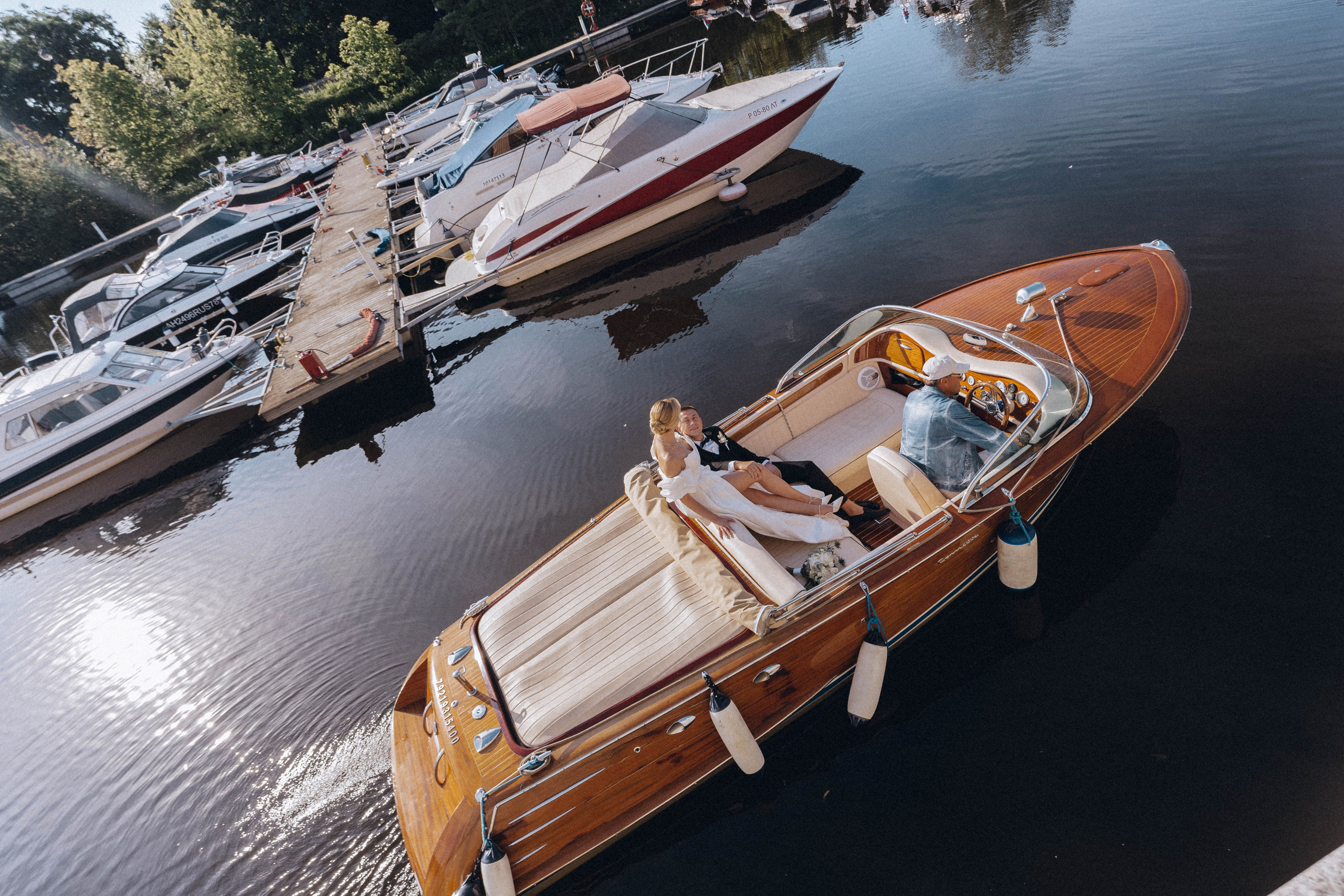 СВАДЕНБНАЯ СЬЕМКА НА КАТЕРЕ ПО КАНАЛАМ САНКТ-ПЕТЕРБУРГА И В АКВАТОРИИ НЕВЫ. Профессиональный фотограф, Санкт-Петербург — Виктория Богомолова