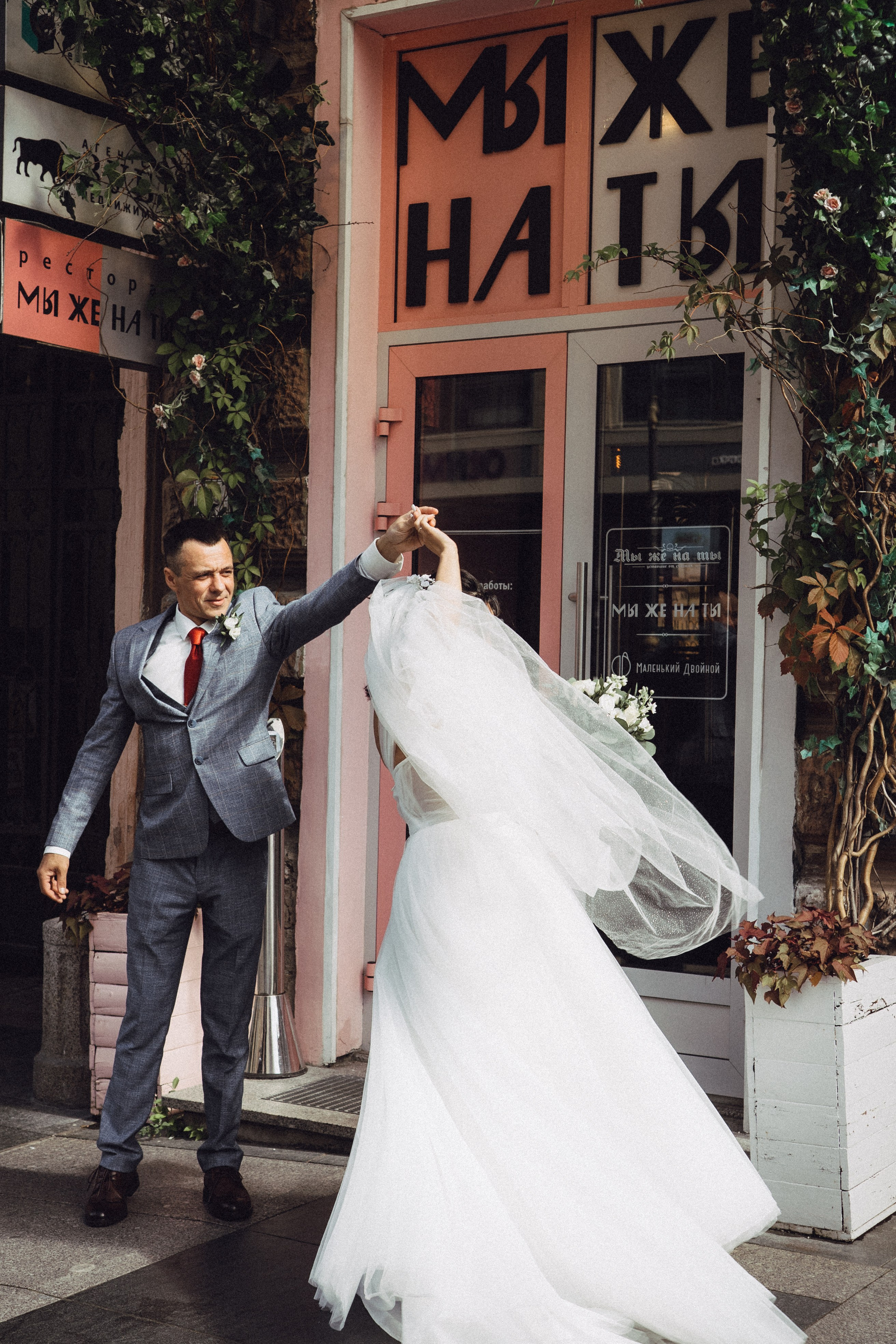 СВАДЕБНАЯ ПРОГУЛКА РЕСТОРАН МЫ ЖЕ НА ТЫ И ФОТОСЕССИИЯ С АВТОМОБИЛЕМ. Профессиональный фотограф, Санкт-Петербург — Виктория Богомолова