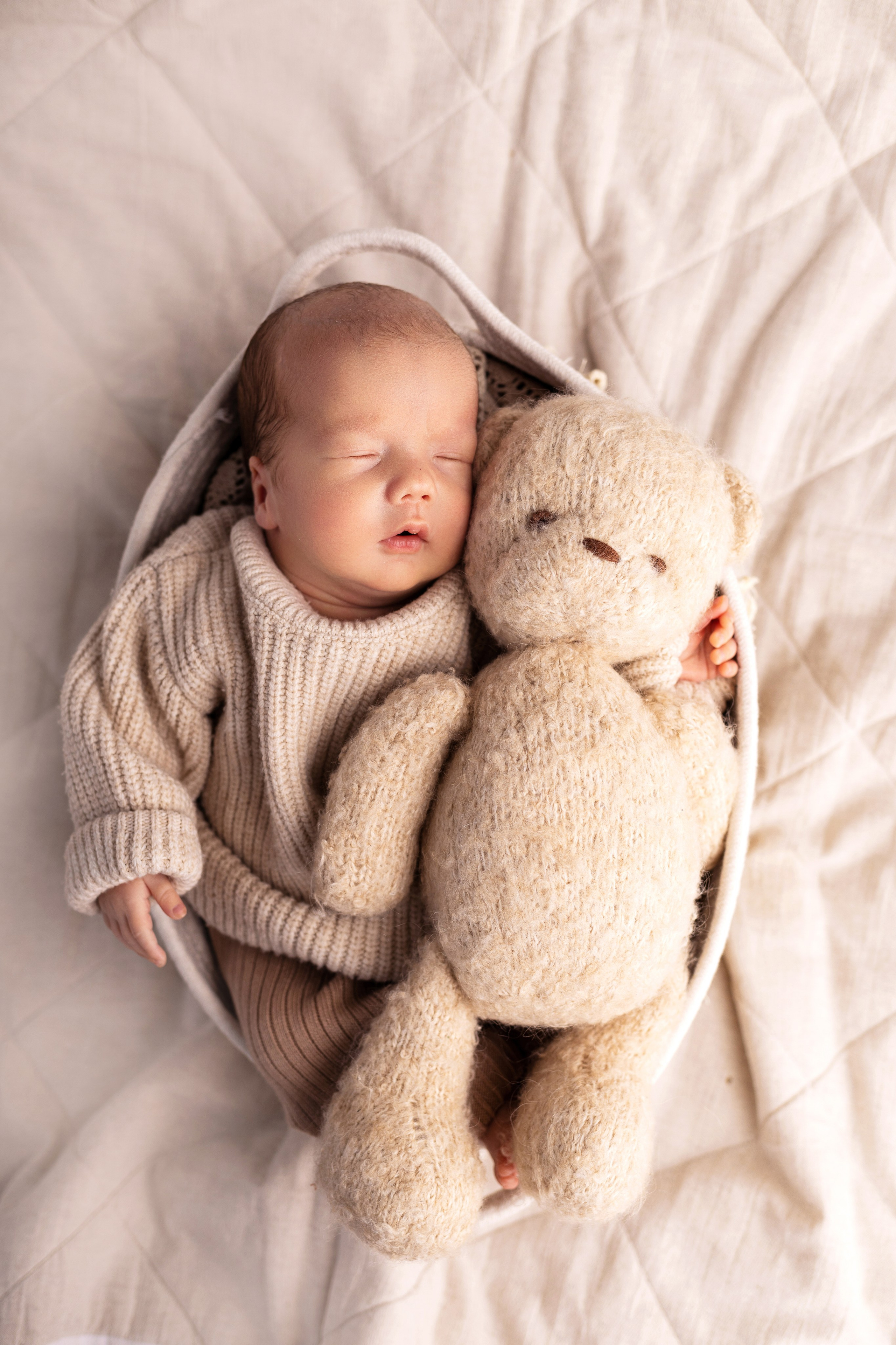 Newborn съемка в стиле Лайф. Фотограф новорожденных малышей в Омске и Омской области Эльвира Камаева