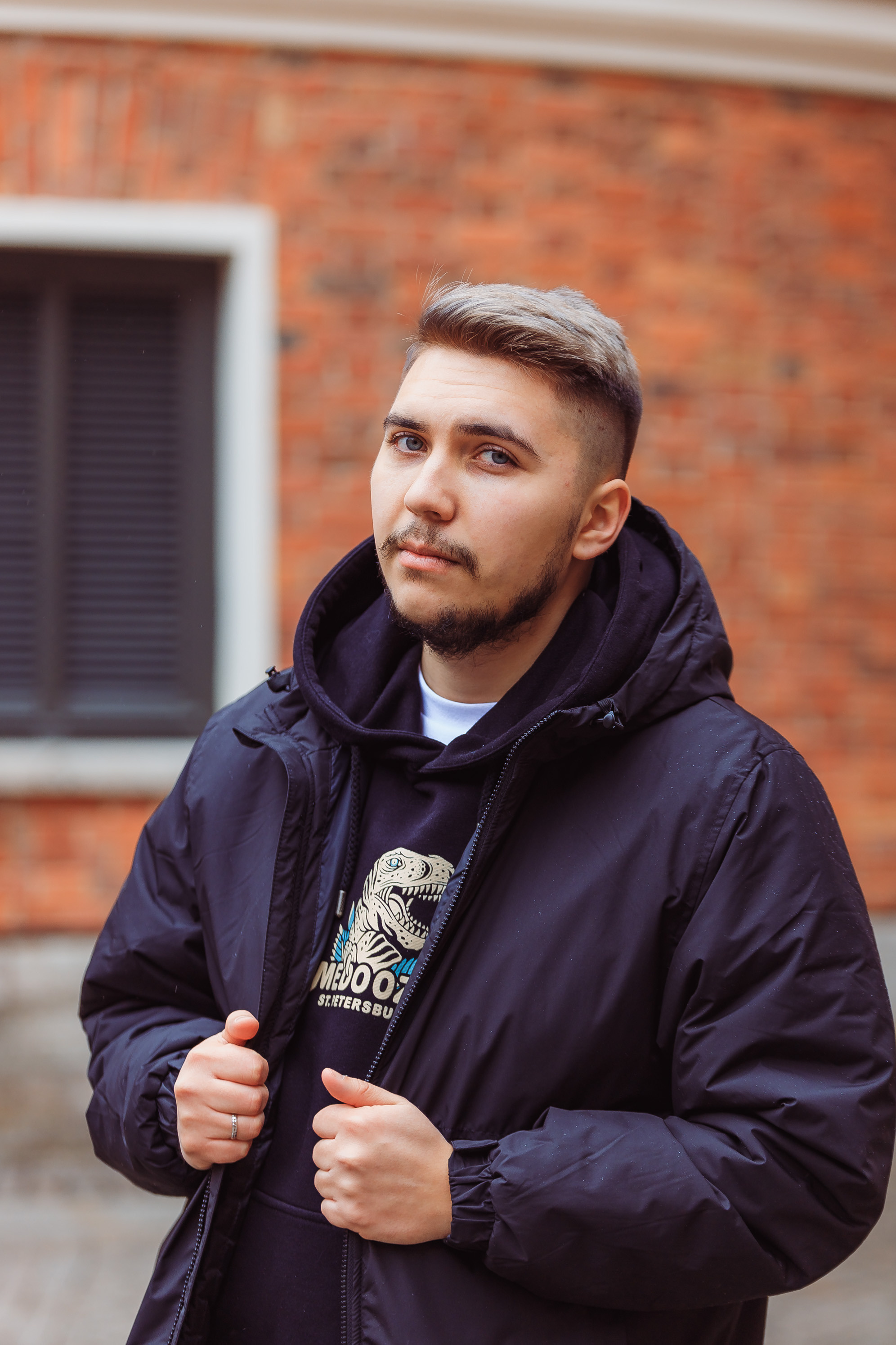 Фотосессия «Лавстори» в Санкт-Петербурге. Денис и Виктория. Свадебный фотограф и видеограф — Сергей и Дарья