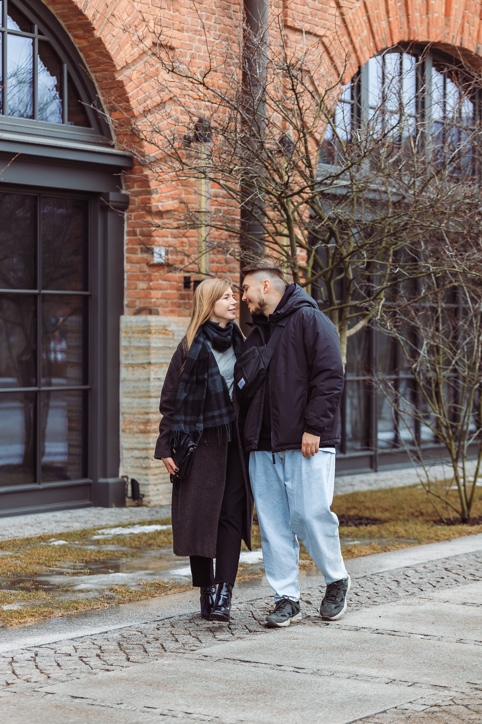 Фотосессия «Лавстори» в Санкт-Петербурге. Денис и Виктория. Свадебный фотограф и видеограф — Сергей и Дарья