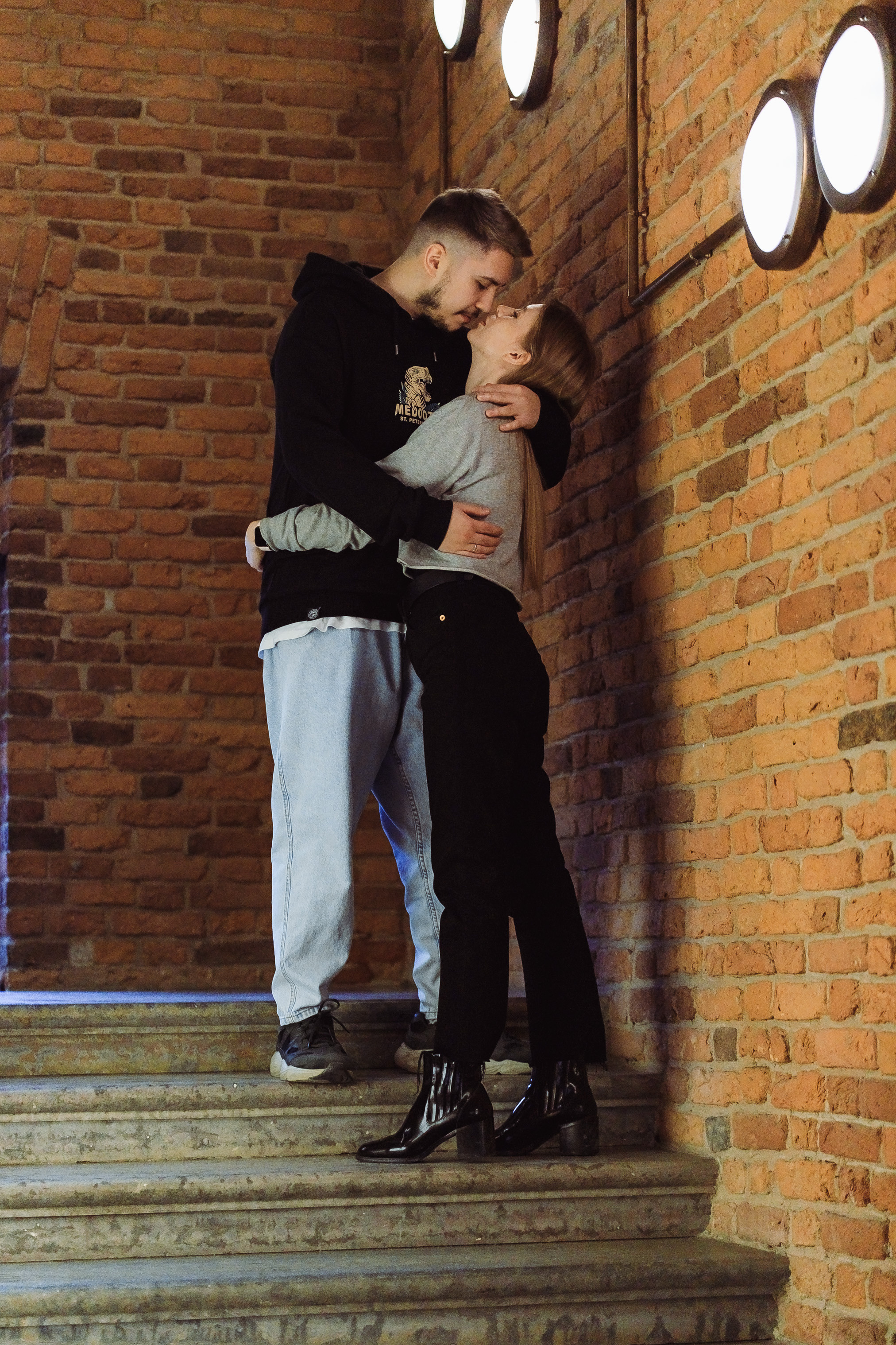 Фотосессия «Лавстори» в Санкт-Петербурге. Денис и Виктория. Свадебный фотограф и видеограф — Сергей и Дарья