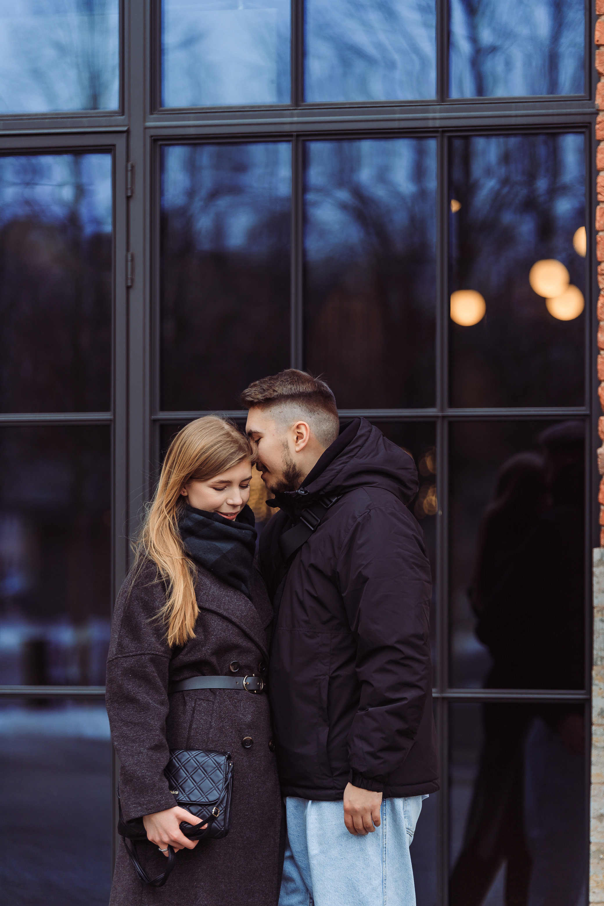 Фотосессия «Лавстори» в Санкт-Петербурге. Денис и Виктория. Свадебный фотограф и видеограф — Сергей и Дарья