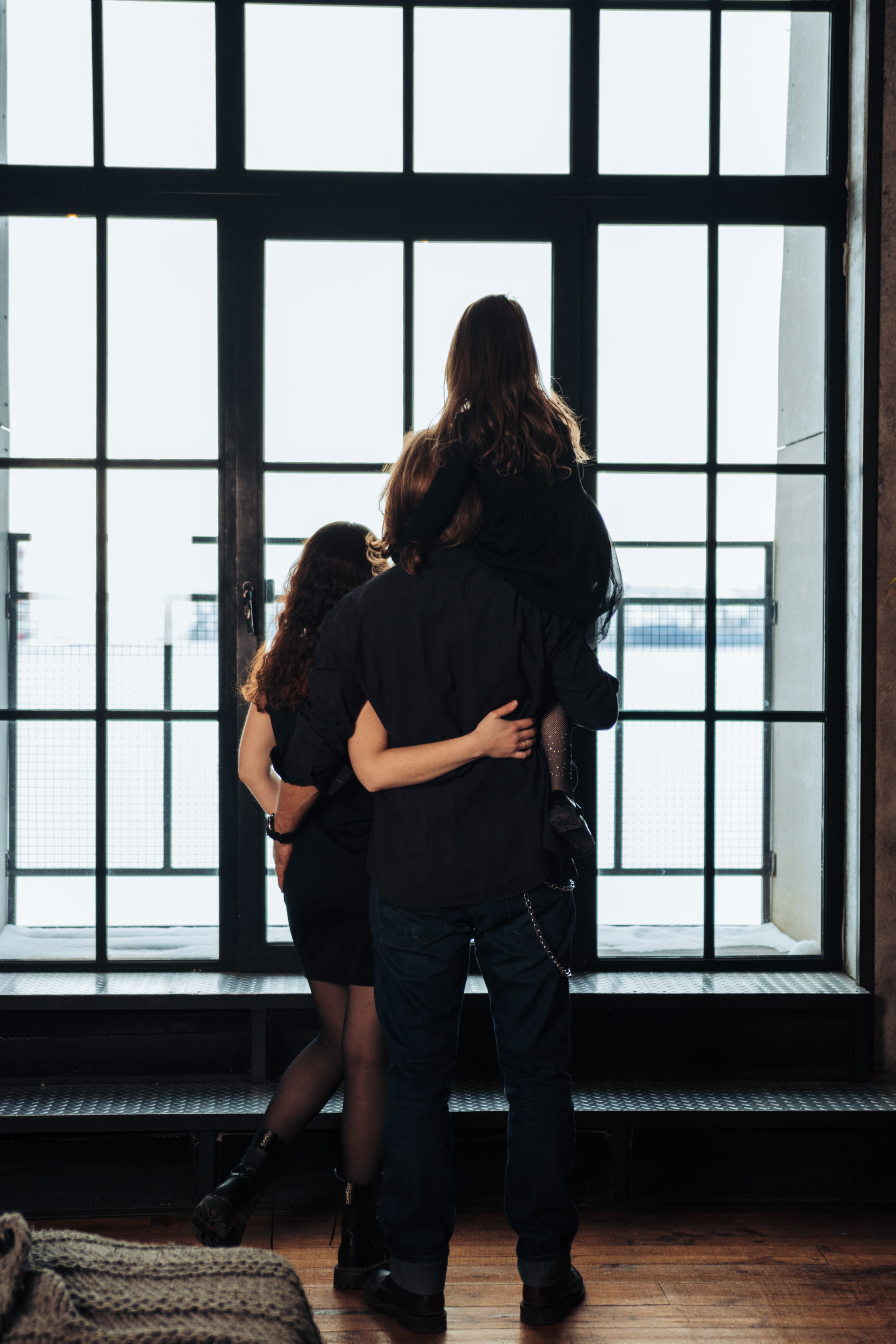 Семейная фотосессия в студии. Свадебный фотограф и видеограф — Сергей и Дарья