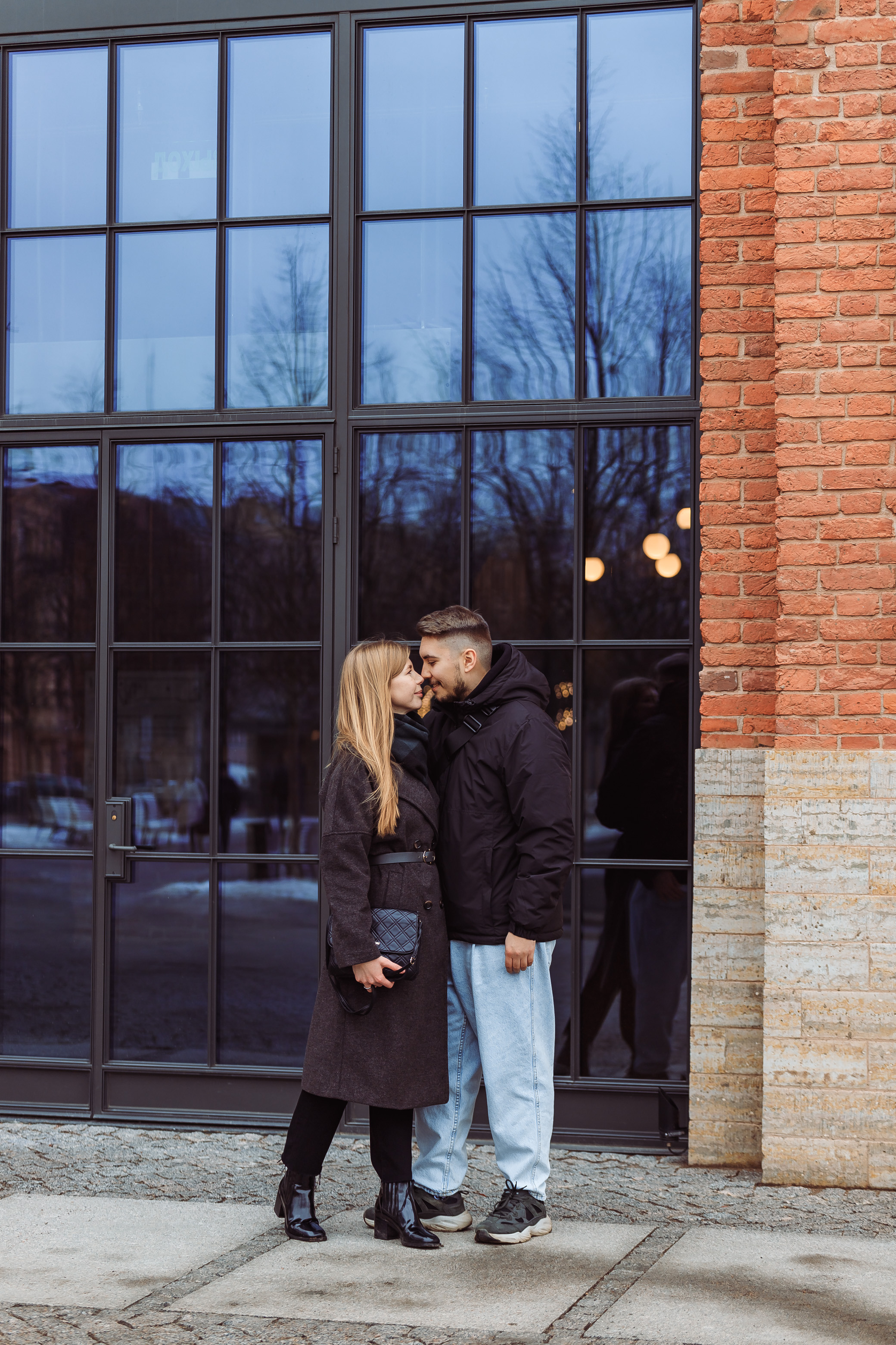 Фотосессия «Лавстори» в Санкт-Петербурге. Денис и Виктория. Свадебный фотограф и видеограф — Сергей и Дарья