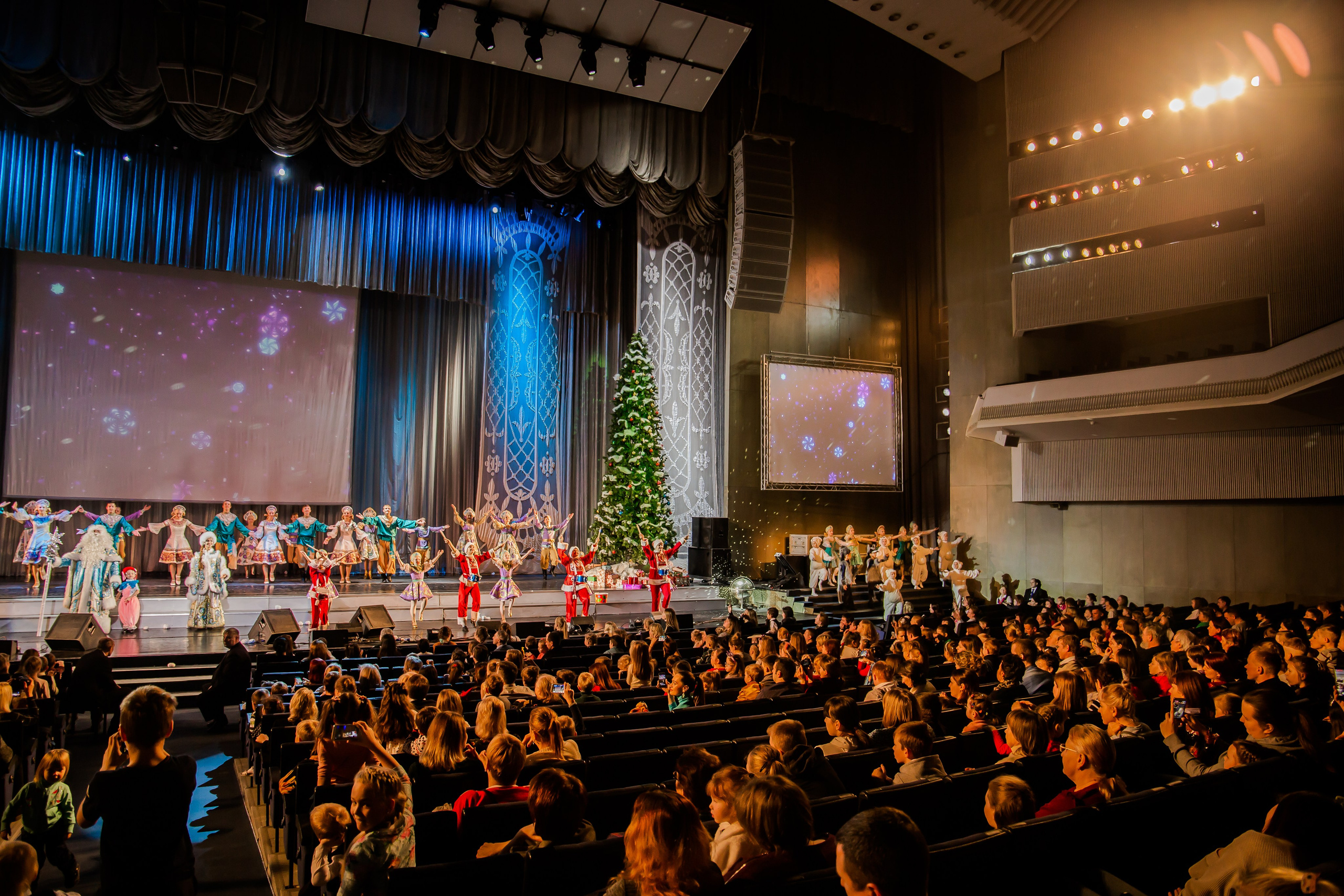 Репортаж — детская елка в БКЗ. Свадебный и семейный фотограф в Санкт-Петербурге Макеева Наталья