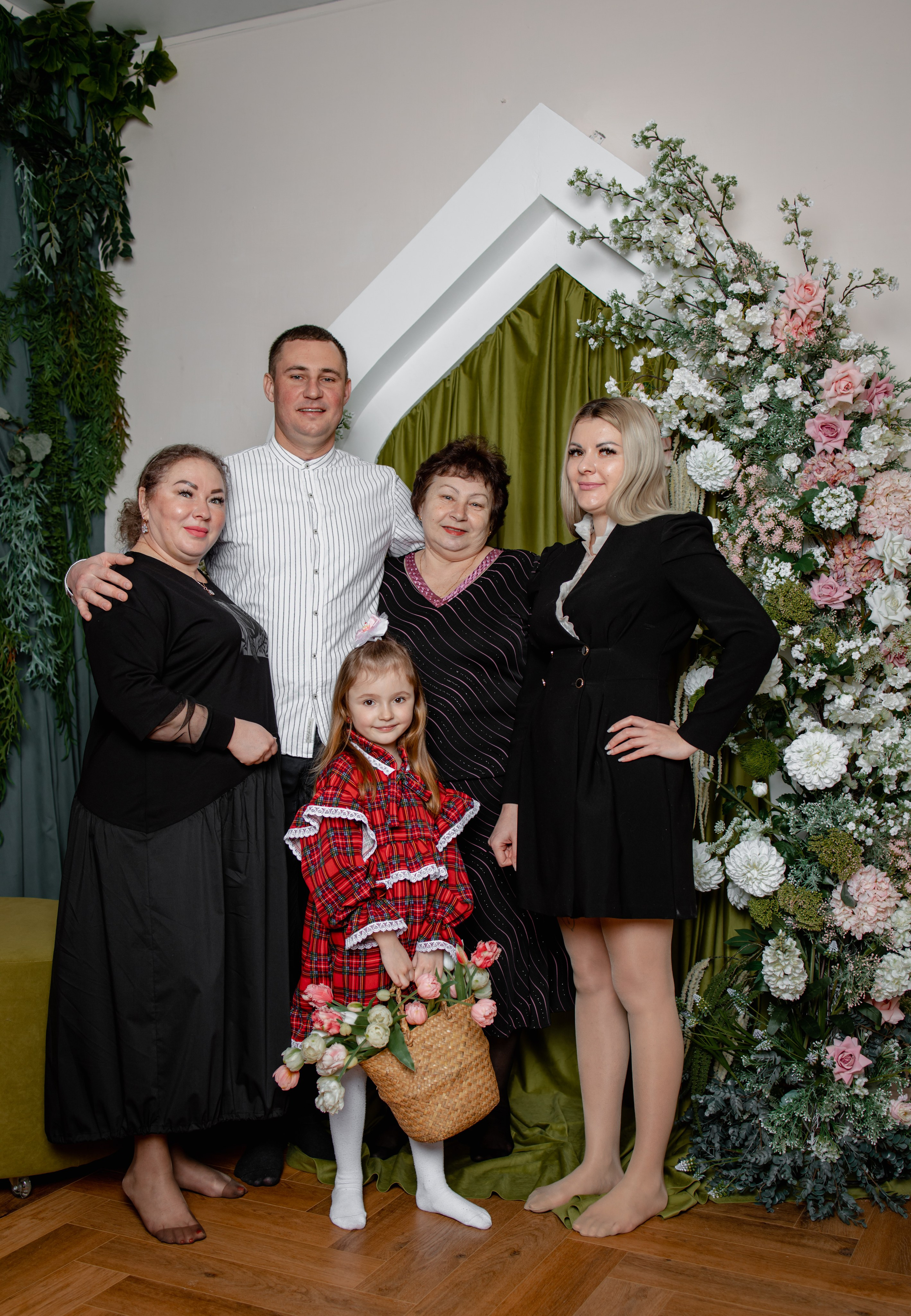 Семейная фотосессия (Весна в студии). Свадебный фотограф Краснодар Инна Кириенко