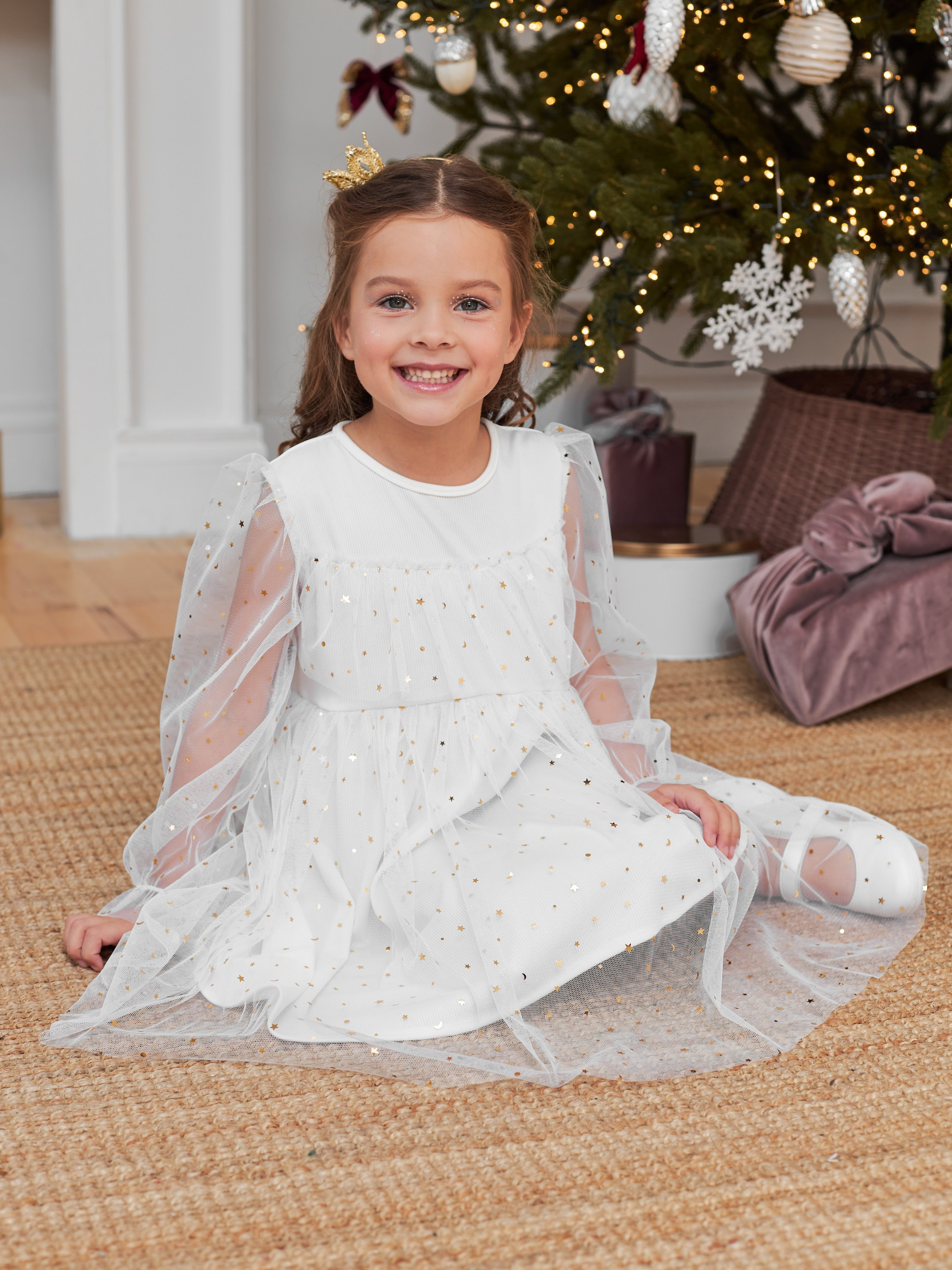 Фотосъемка платьев для девочек Екатеринбург Wildberries ВБ Ozon Озон фотосессия детей Екб заказать цена фотосъемка товара WB детское платье. Фотограф Екатеринбург Анастасия Жерновская | Маркетплейсы и нейрофото