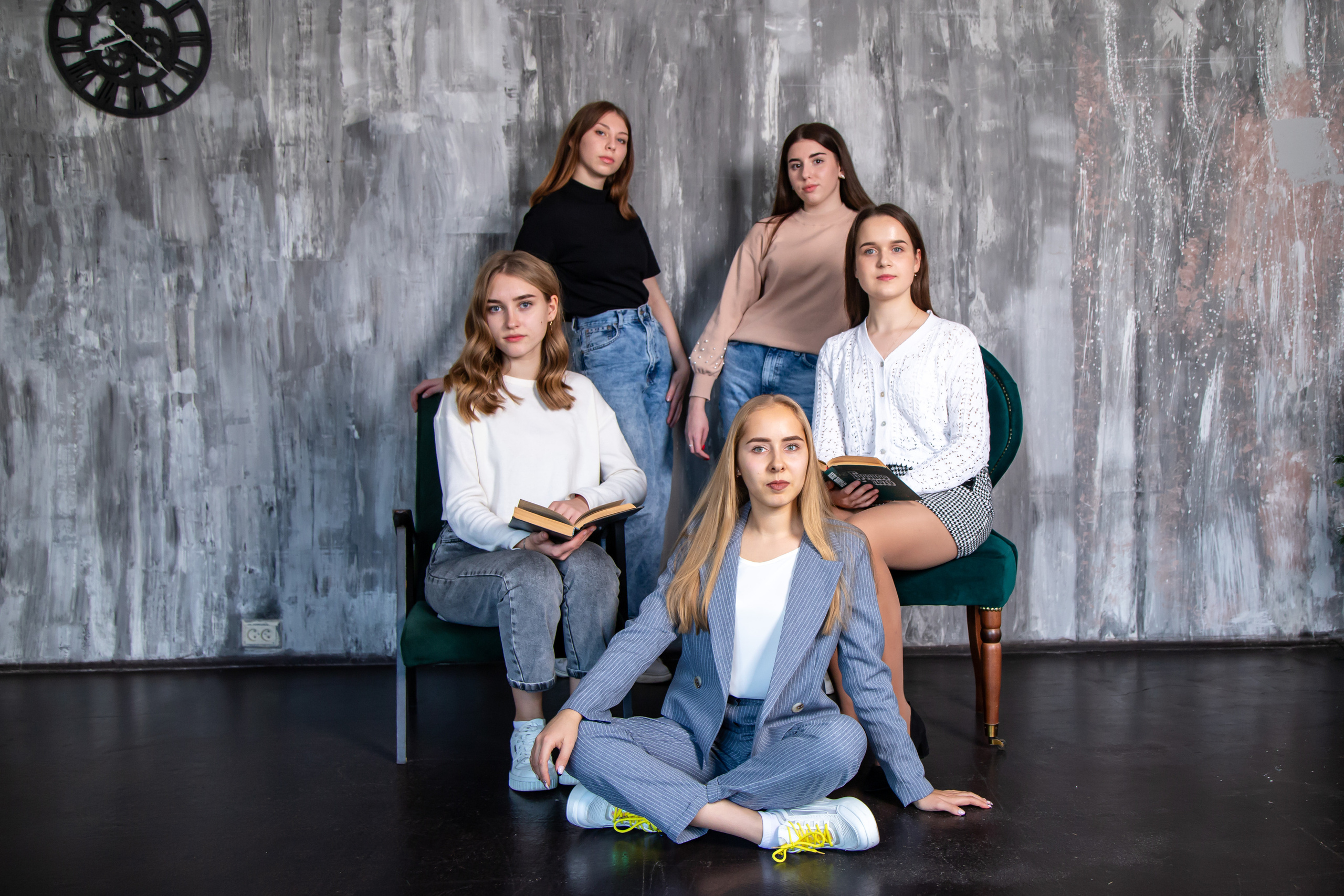 11 кл в студии. Выпускной альбом Шахты Ростов