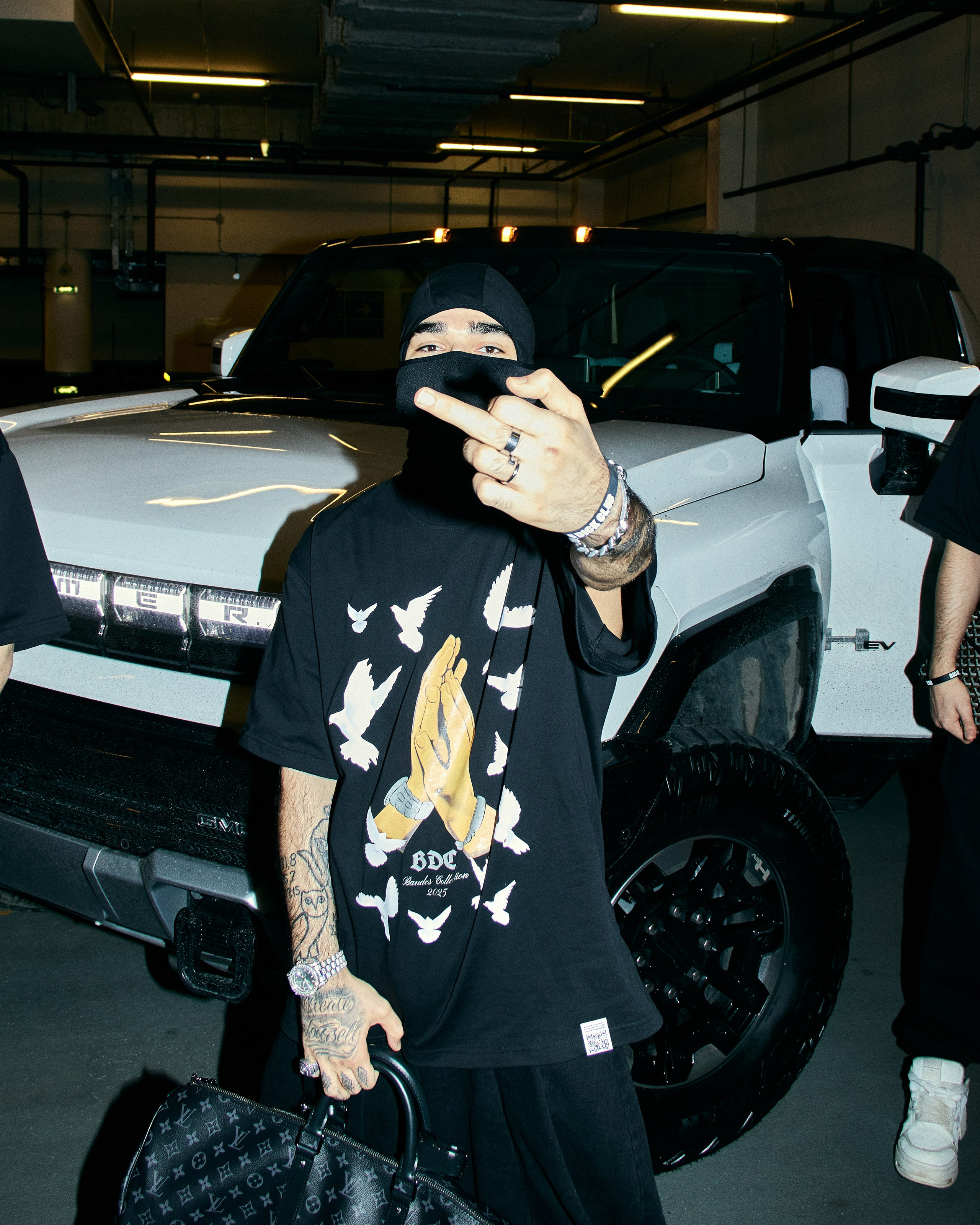 BANDES. Andrew Valmus