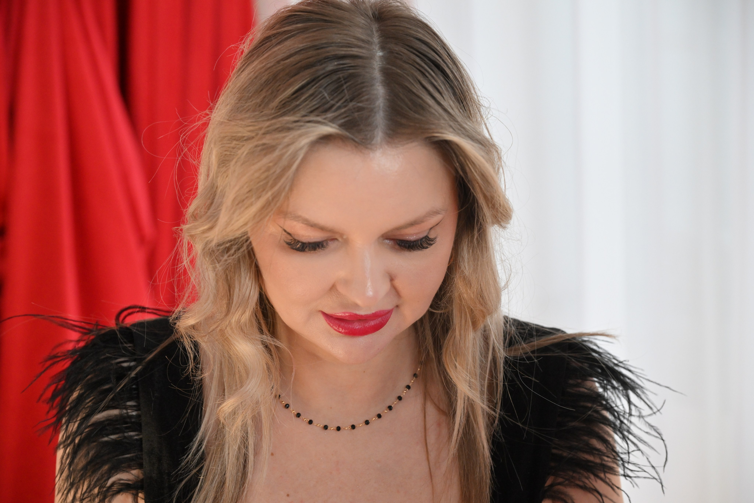 КРАСНАЯ КОМНАТА КСЕНИЯ СЕМЕНЦОВА. Фотограф в Санкт-Петербурге Сафронов Николай