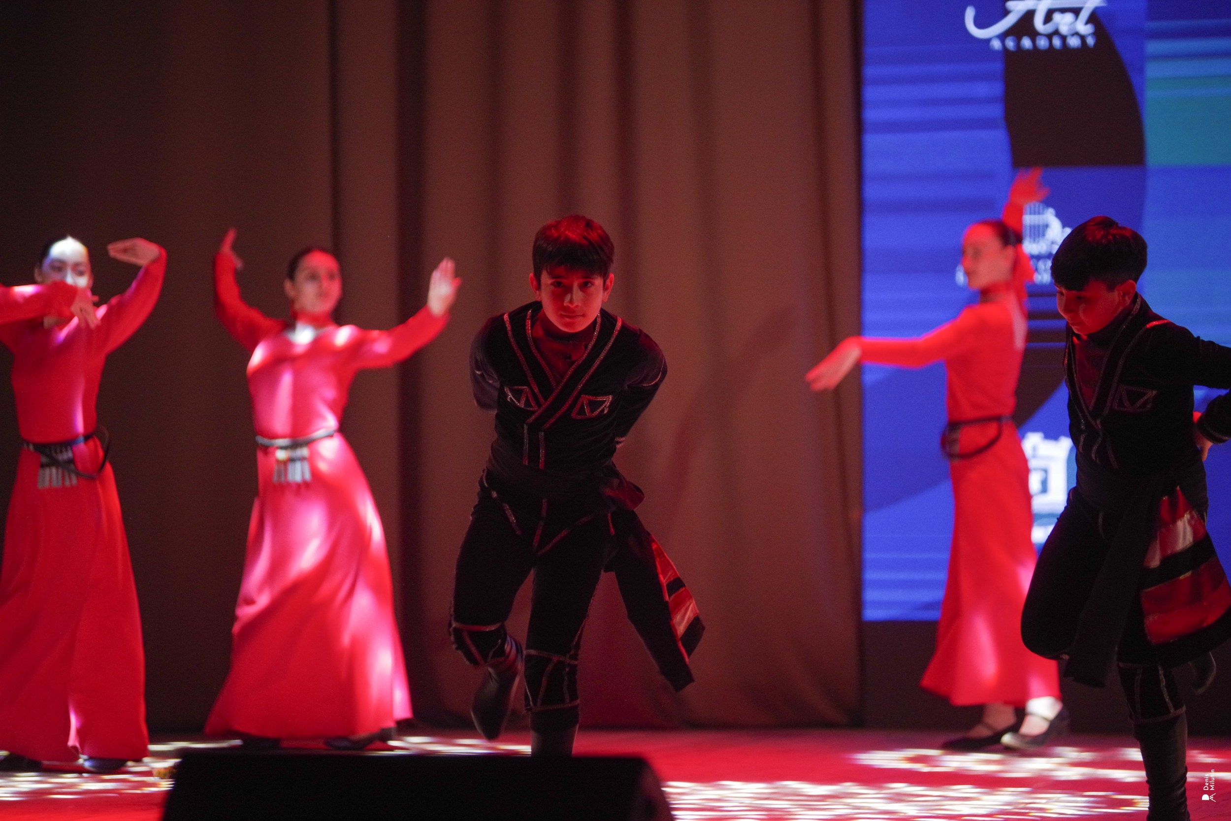 Танцы в Хоби. Портретный фотограф Денис Милютин