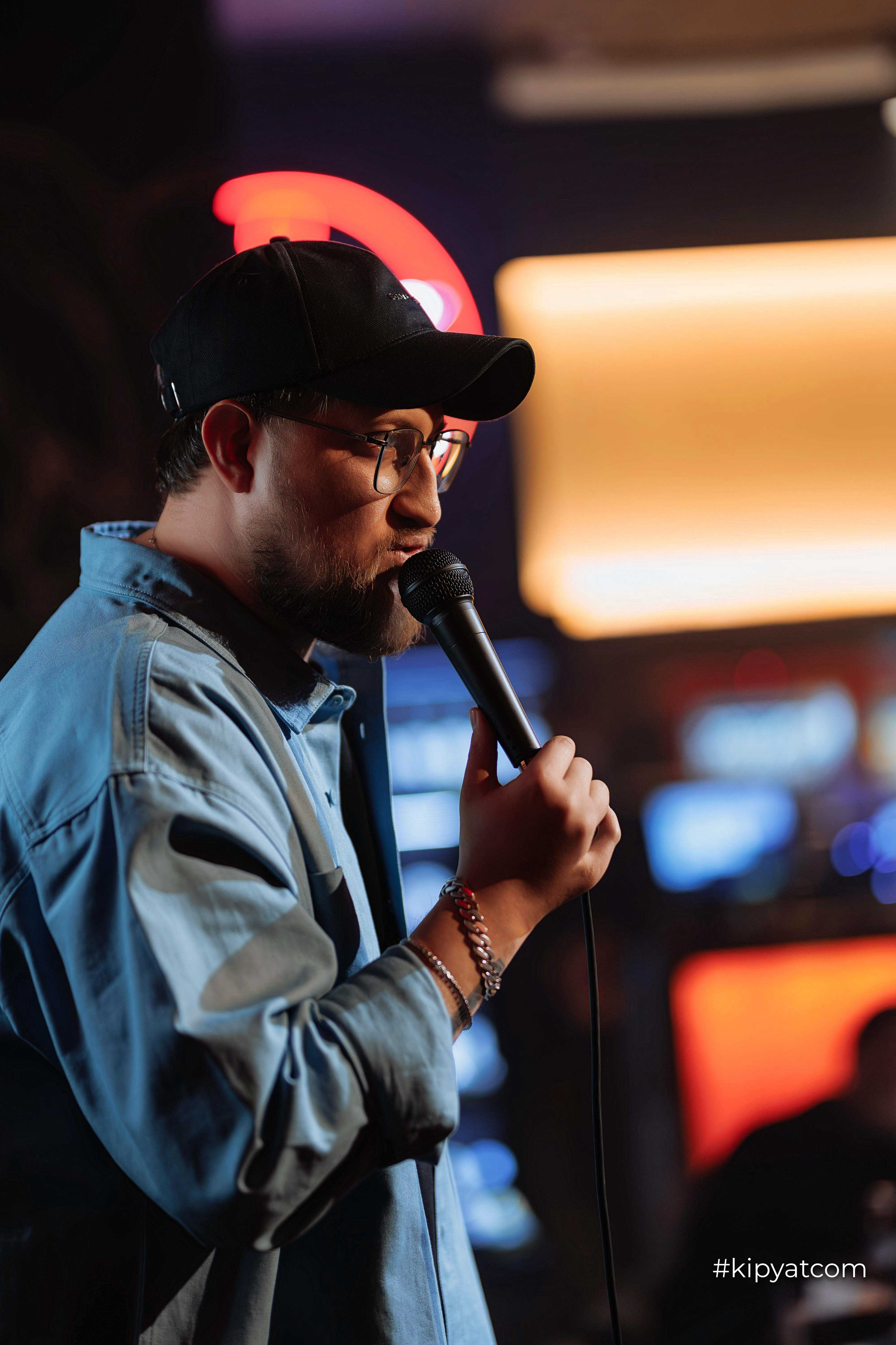 Сольный стендап концерт Александра Меркуль