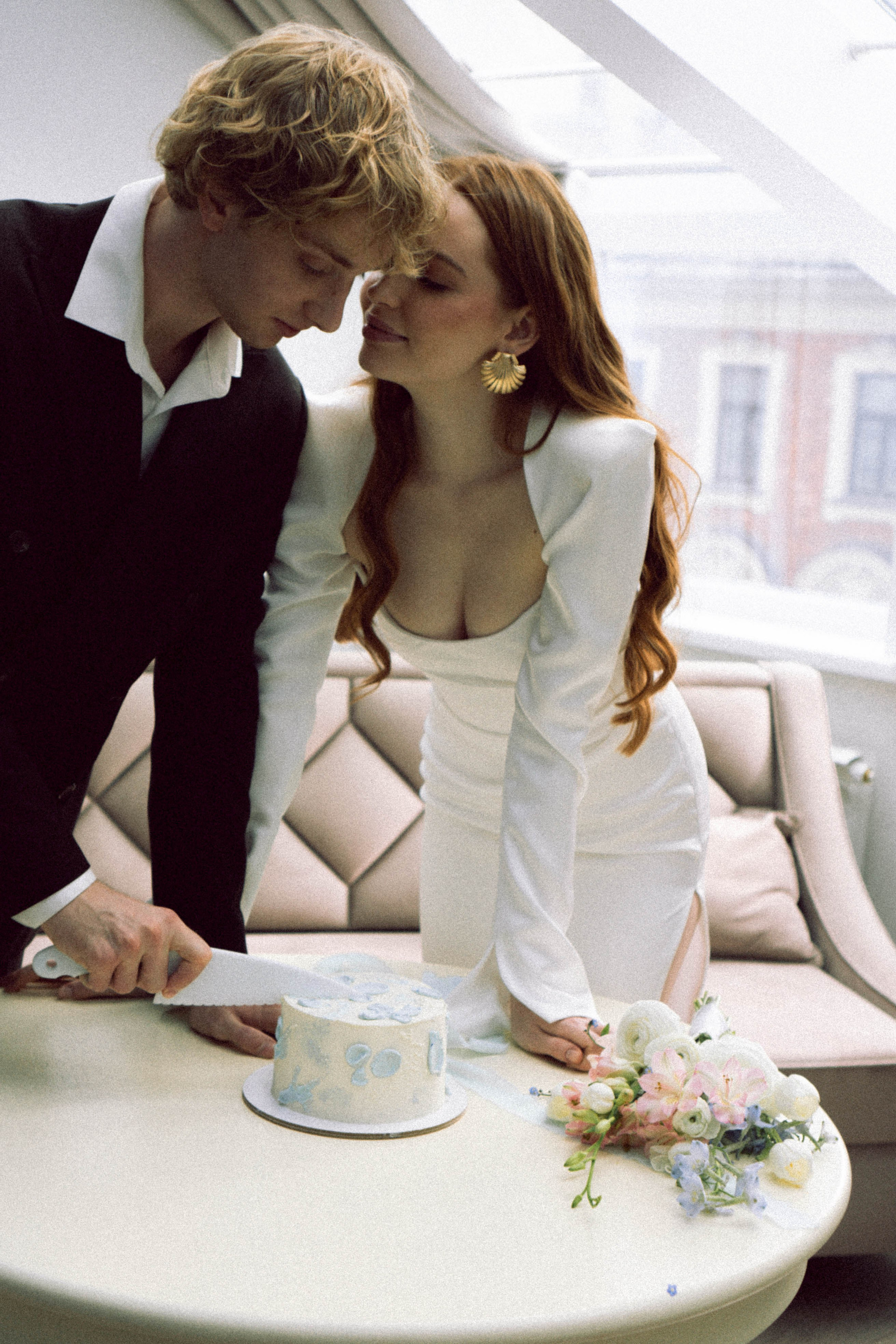 СВАДЕБНАЯ СЬЕМКА В ОТЕЛЕ. СБОРЫ ЖЕНИХА И НЕВЕСТЫ И ТАКЖЕ ТОР И ПОДГОТОВКА К ПРОГУЛКЕ. Профессиональный фотограф, Санкт-Петербург — Виктория Богомолова