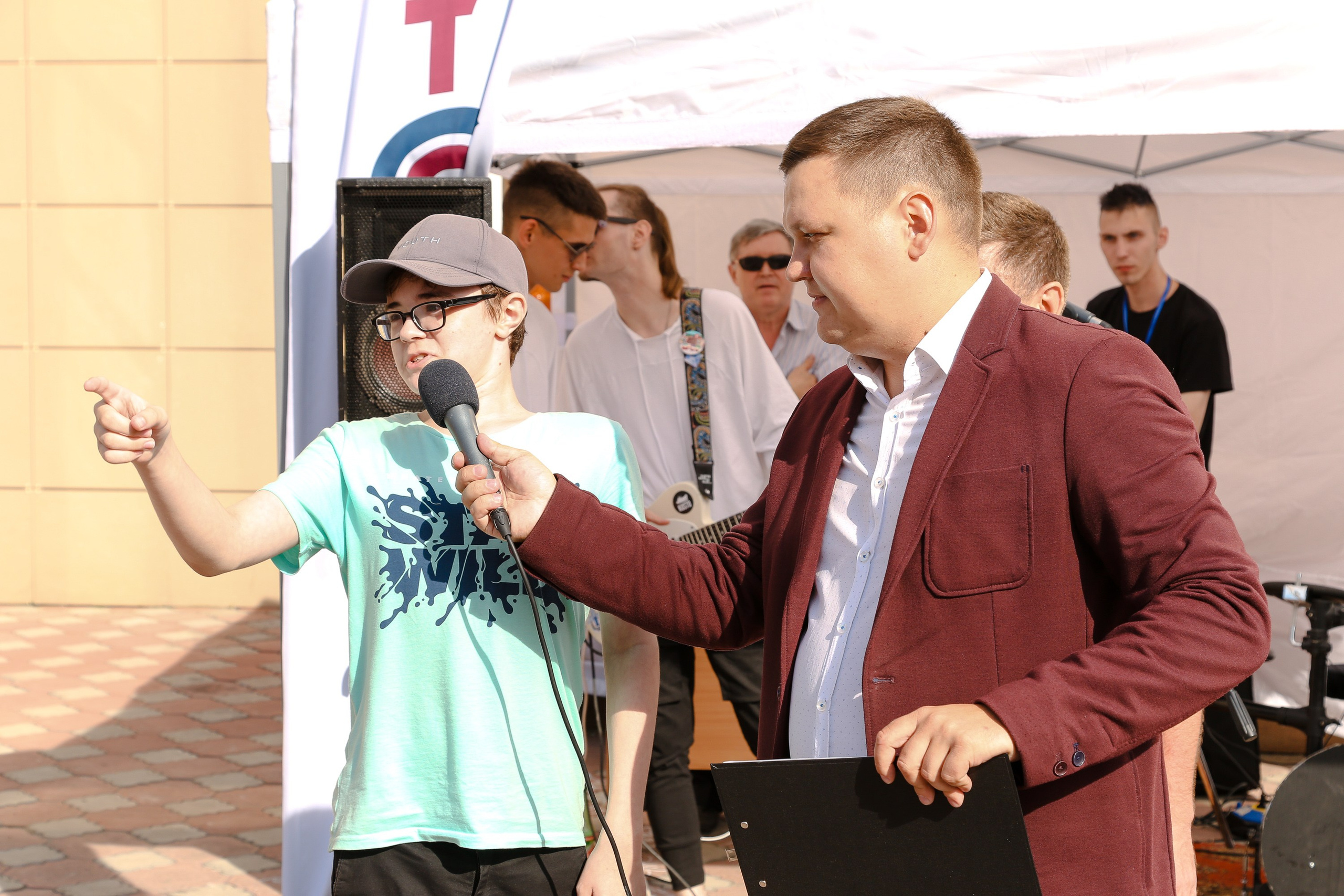 Уличная презентация автошколы. Портретный и репортажный фотограф. Мыльников Илья