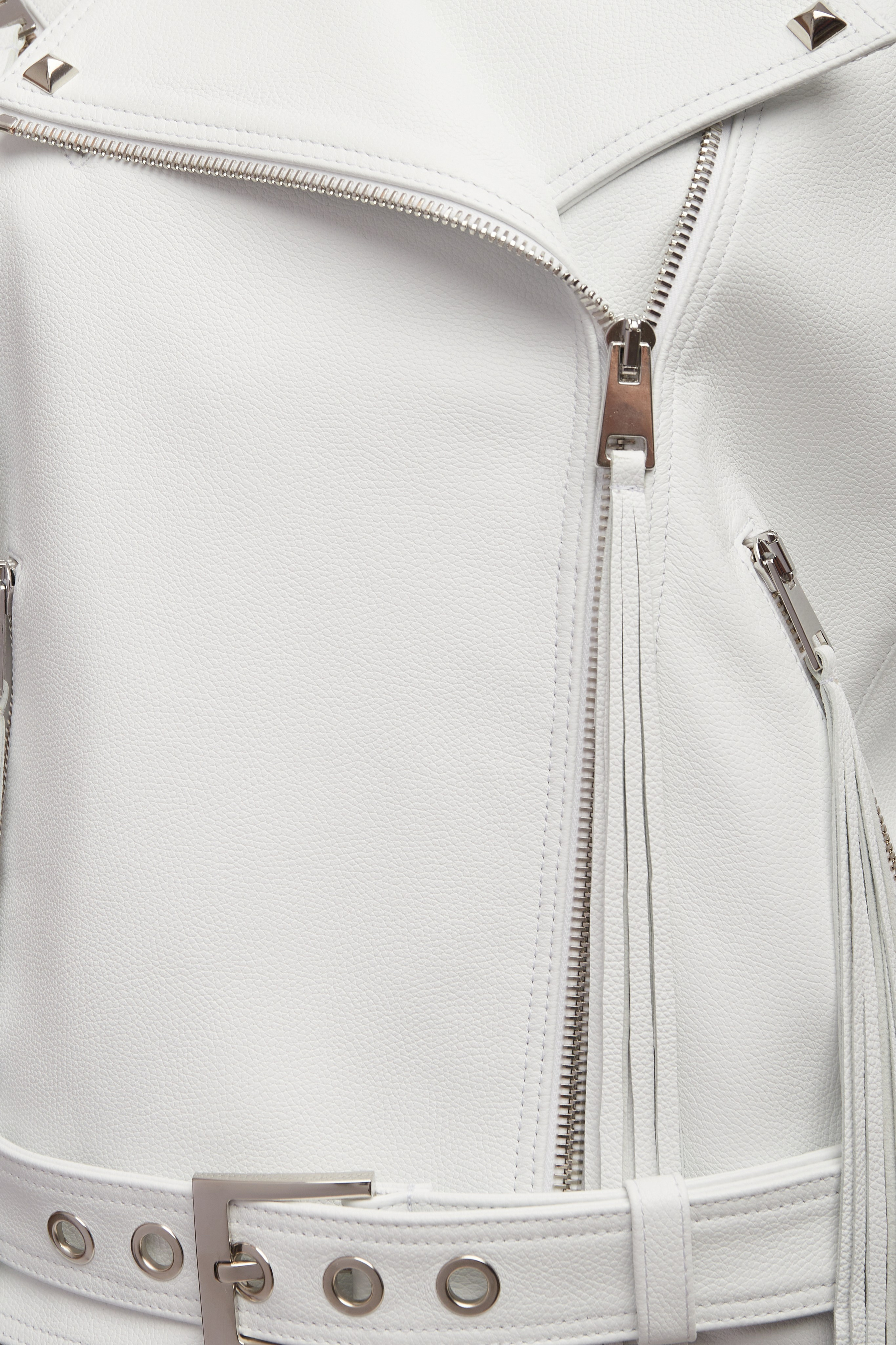 "Профессиональная каталожная съемка меховых изделий — шуб, манишек и воротников""Высококачественная каталожная фотосъемка кожаных курток и плащей для интернет-магазина""Студийная каталожная съемка аксессуаров из меха и кожи с детальной проработкой текстур""Коммерческая каталожная фотосъемка меховых шуб и кожаных изделий с белым фоном""Рекламная каталожная съемка курток и плащей из натуральной кожи и меха""Каталожная фотосъемка меховых воротников и манишек с акцентом на качество материалов""Профессиональная съемка меховых аксессуаров для каталогов и онлайн-продаж""Высокоточная каталожная съемка кожаных изделий и меховых шуб для брендов""Каталожная съемка меховых изделий с профессиональной ретушью и подготовкой товара""Фотосъемка каталогов с меховыми шубами, куртками и кожаными плащами высокого качества" "Премиальная съемка меховых шуб и кожаных курток на модели в студии""Фотосессия на модели с меховыми манишками и воротниками для модных брендов""Рекламная съемка кожаных плащей и аксессуаров на модели с профессиональной ретушью""Съемка на модели меховых изделий и курток с акцентом на стиль и текстуру""Профессиональная фотосъемка моделей в меховых шубах и кожаных куртках для каталогов""Высококачественная съемка на модели меховых воротников и аксессуаров""Фотосессия на модели с кожаными плащами и меховыми манишками для рекламы""Рекламная съемка меховых и кожаных изделий на модели с подготовкой и ретушью""Студийная съемка на модели меховых шуб и кожаных аксессуаров с детальной обработкой""Профессиональная съемка на модели курток и плащей из натуральной кожи и меха"