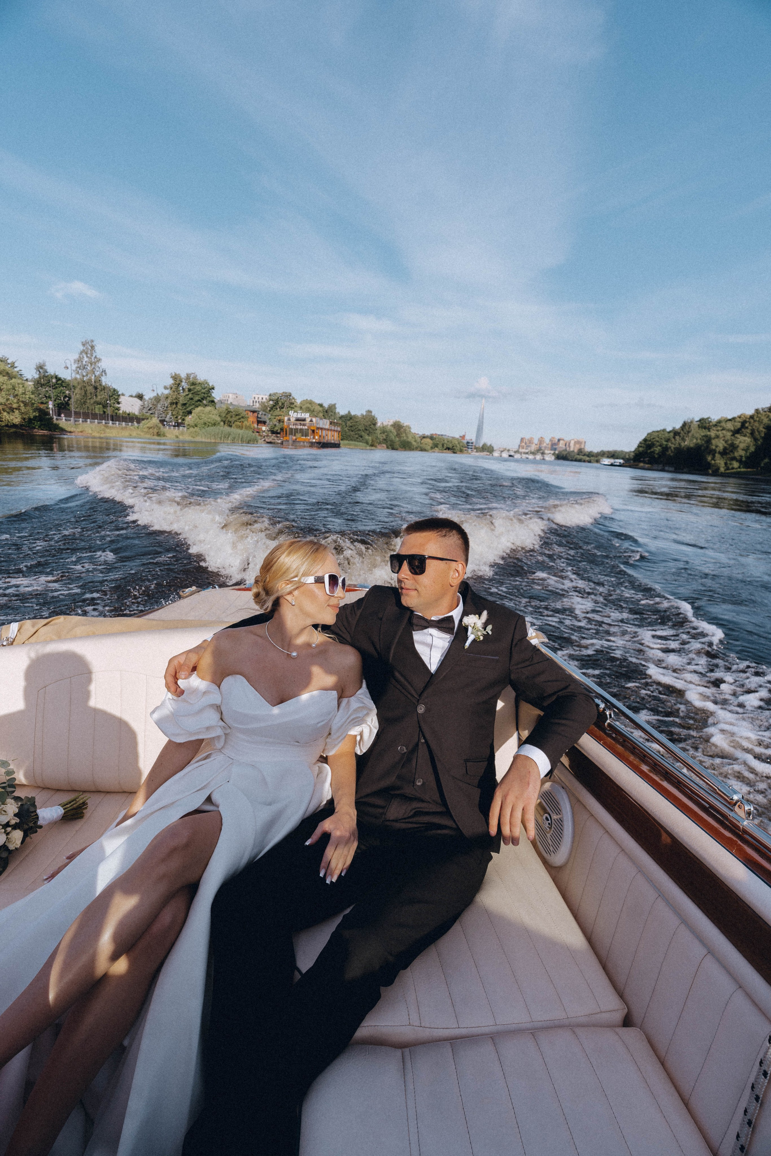 СВАДЕНБНАЯ СЬЕМКА НА КАТЕРЕ ПО КАНАЛАМ САНКТ-ПЕТЕРБУРГА И В АКВАТОРИИ НЕВЫ. Профессиональный фотограф, Санкт-Петербург — Виктория Богомолова