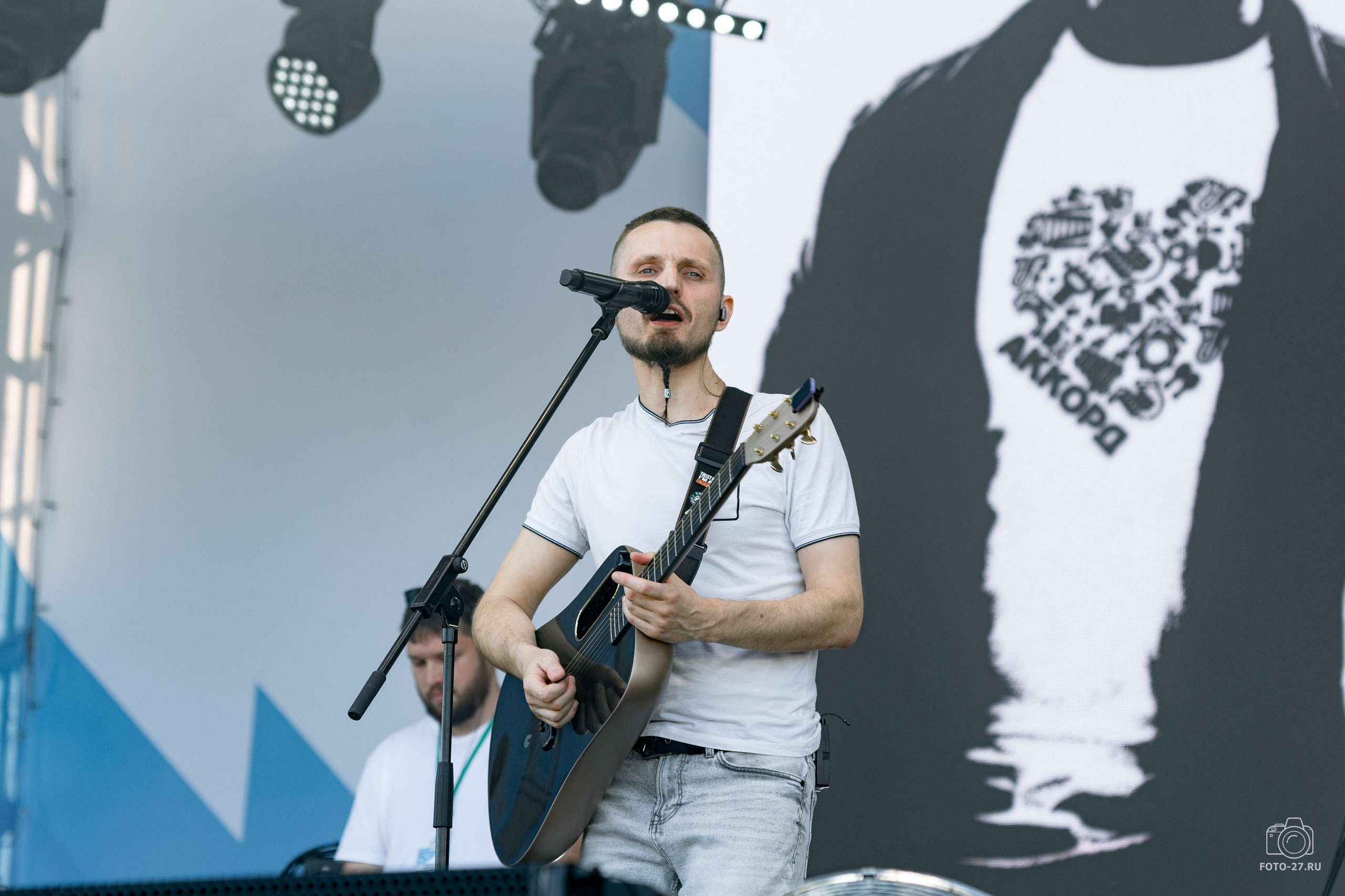 Антон Курдюмов фотограф в Хабаровске Рина Курдюмова фото27 foto27 Антон Дорофеев репортажный репортаж документалист Тони и Рина фотосоздатели ПаПаРоК Рок над Амуром 2024 фестиваль Хабаровск