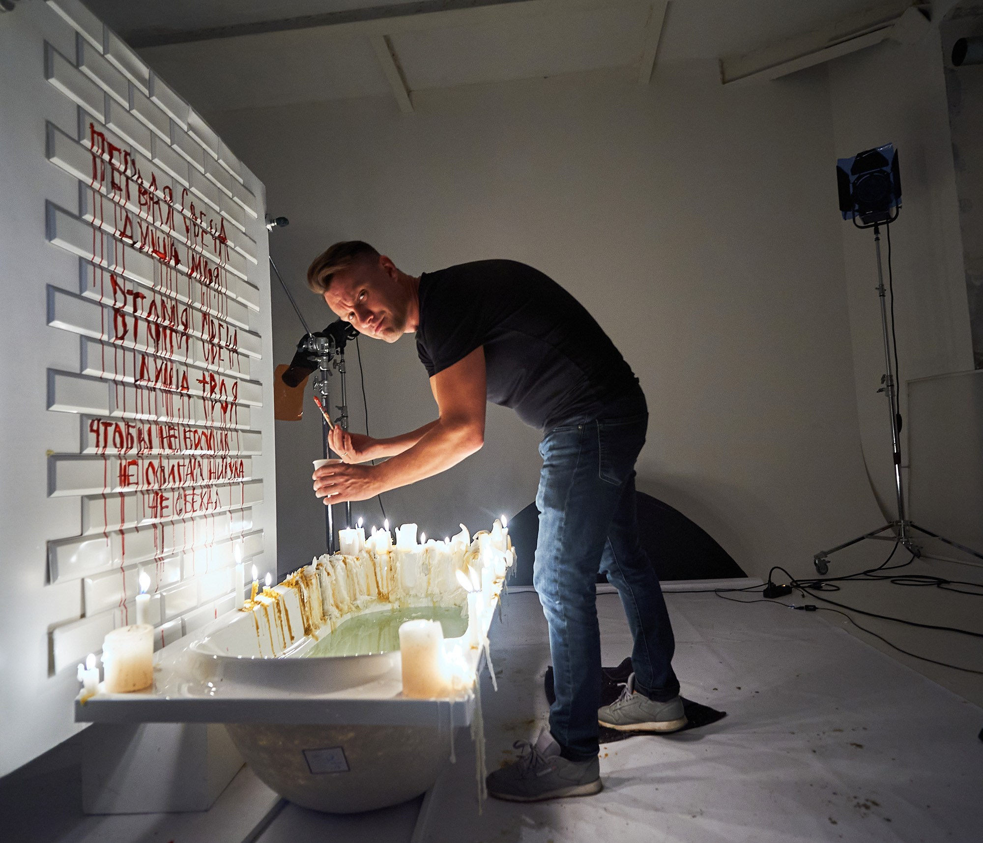 BACKSTAGE. Www.apowerstudio.com