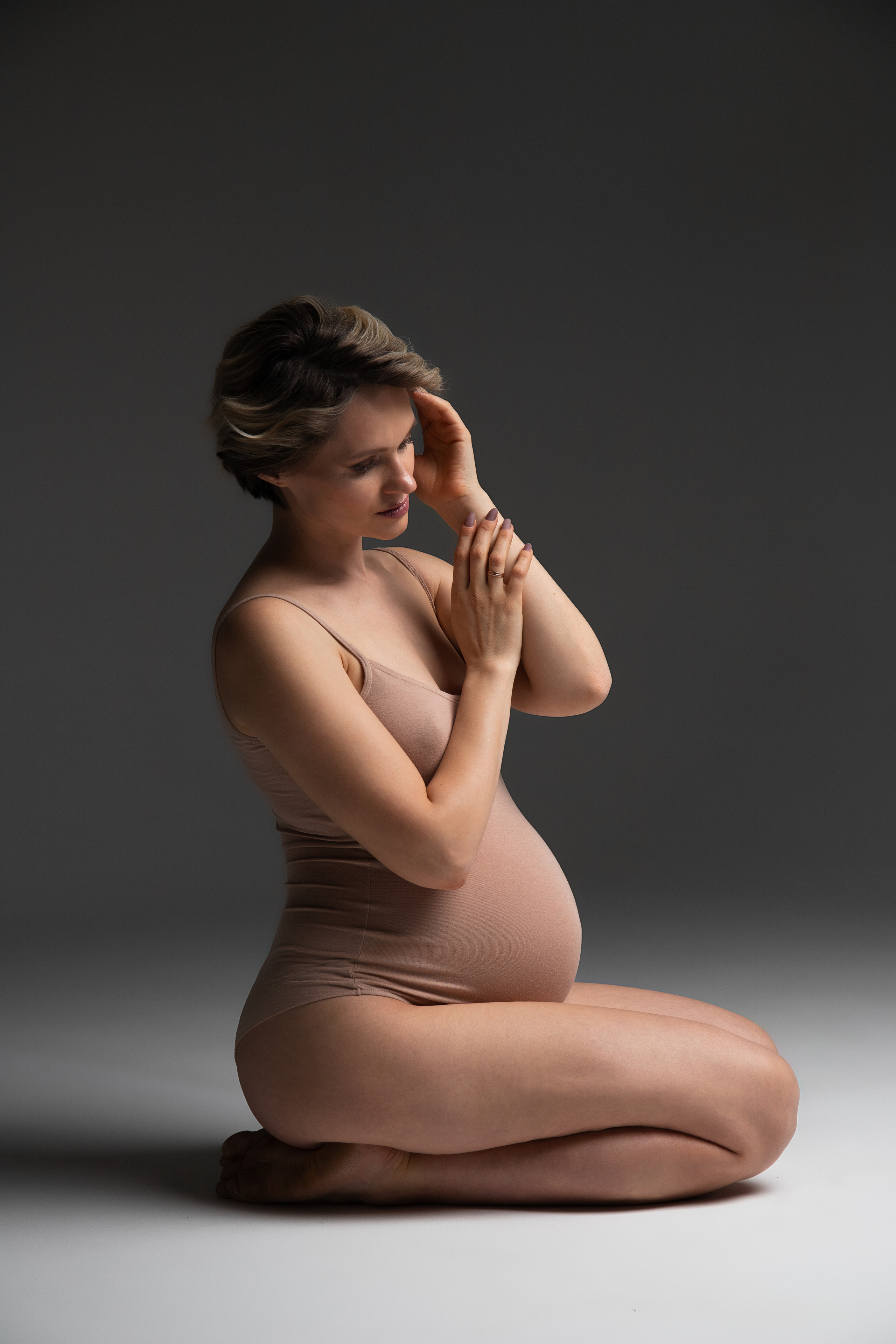 Минималистичная фотосессия беременности для Анны. Фотограф беременности в Санкт-Петербурге Анна Тюжина