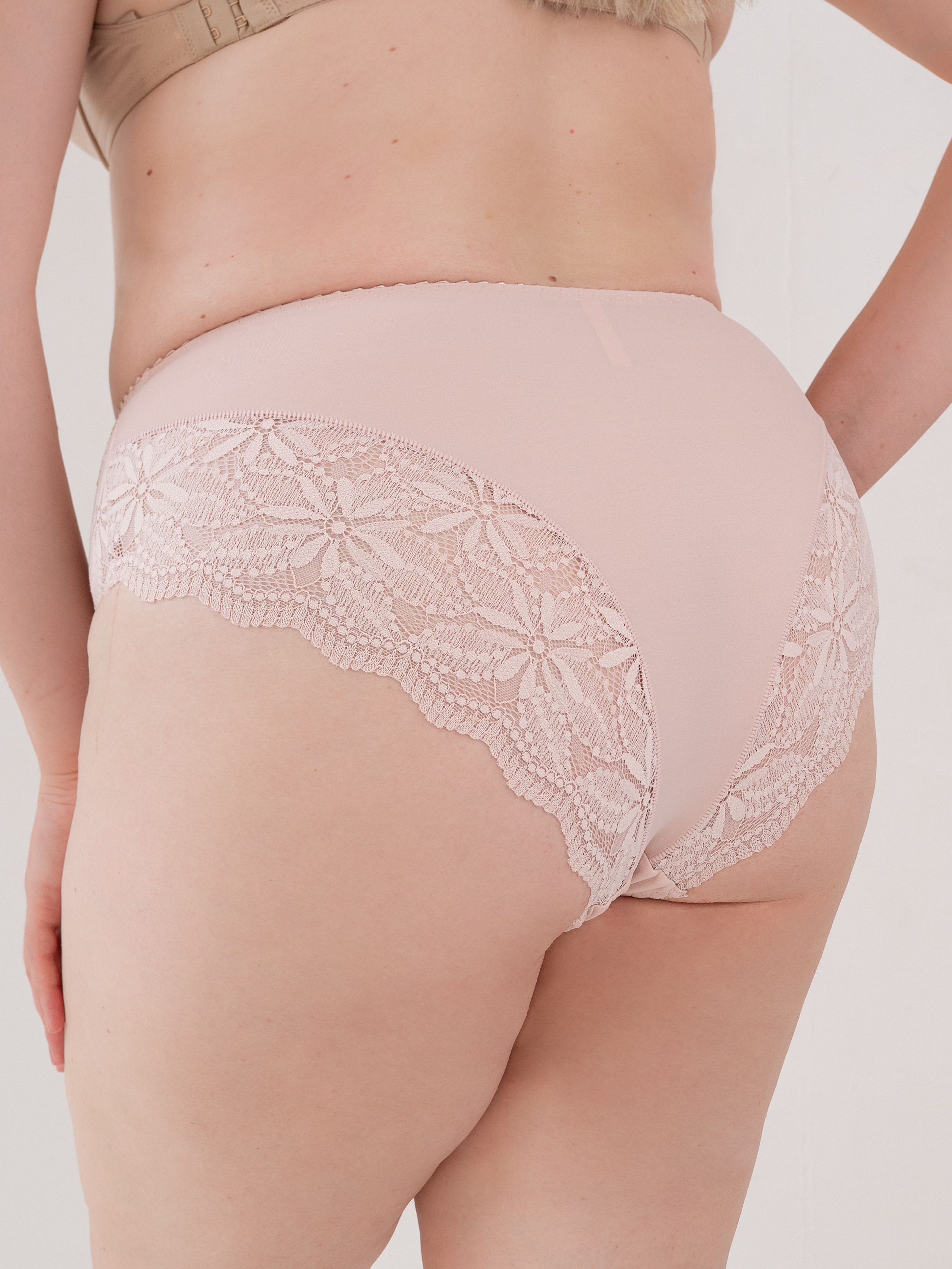 Женское нижнее белье plus size серия 2. Предметный фотограф, фото для маркетплейсов Пятигорск, КМВ