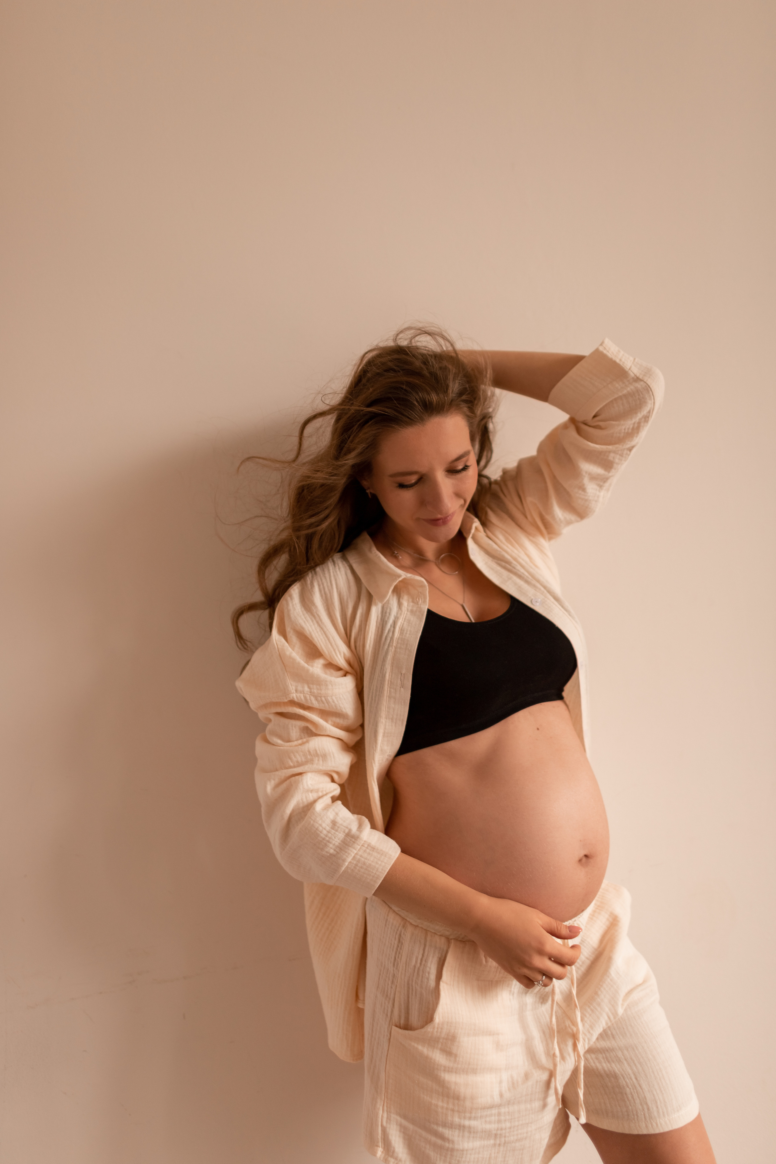 Прекрасная Яна в трепетном ожидании. Фотограф про любовь в городе Москва