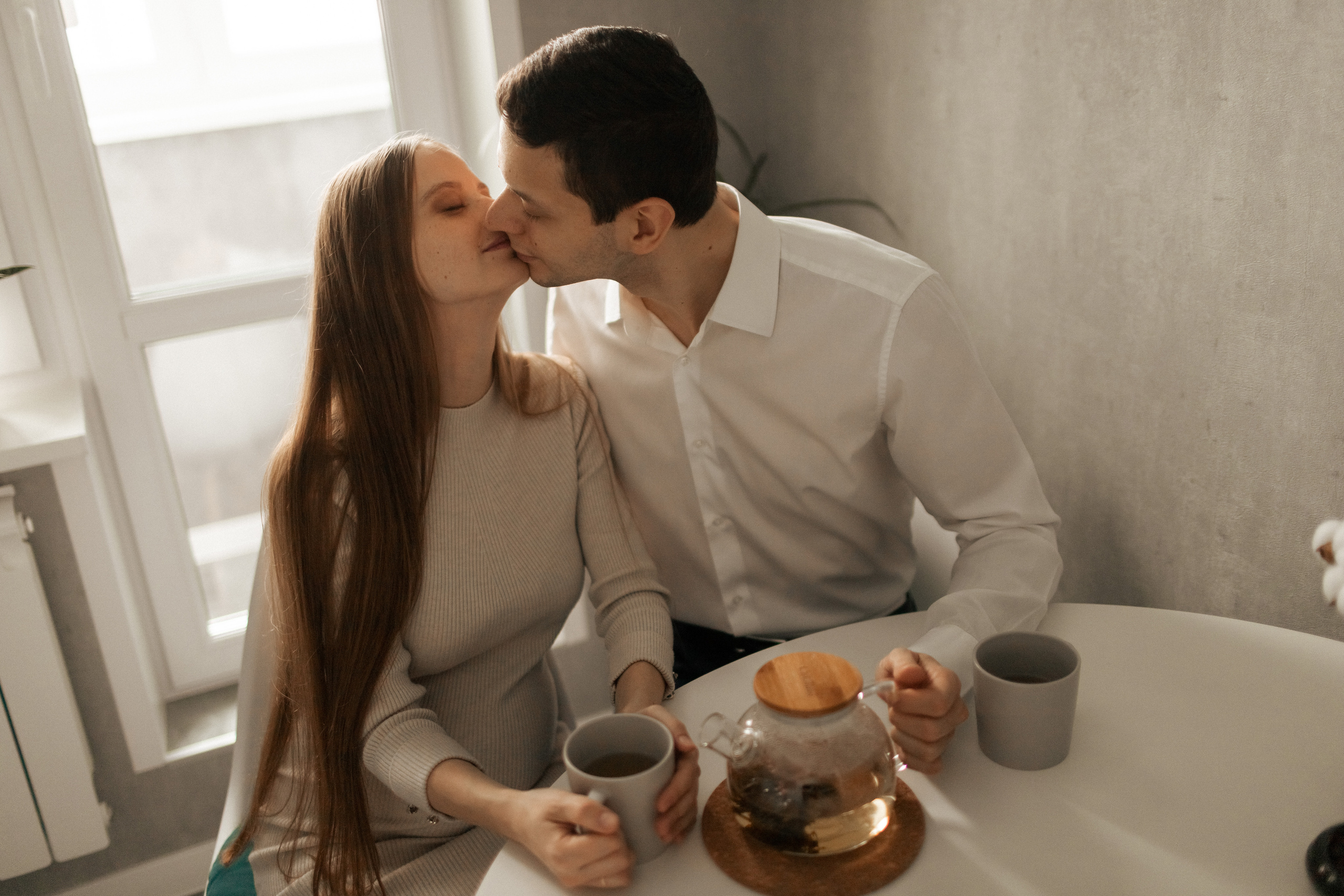 Павел и Мария в трепетном ожидании. Фотограф про любовь в городе Москва