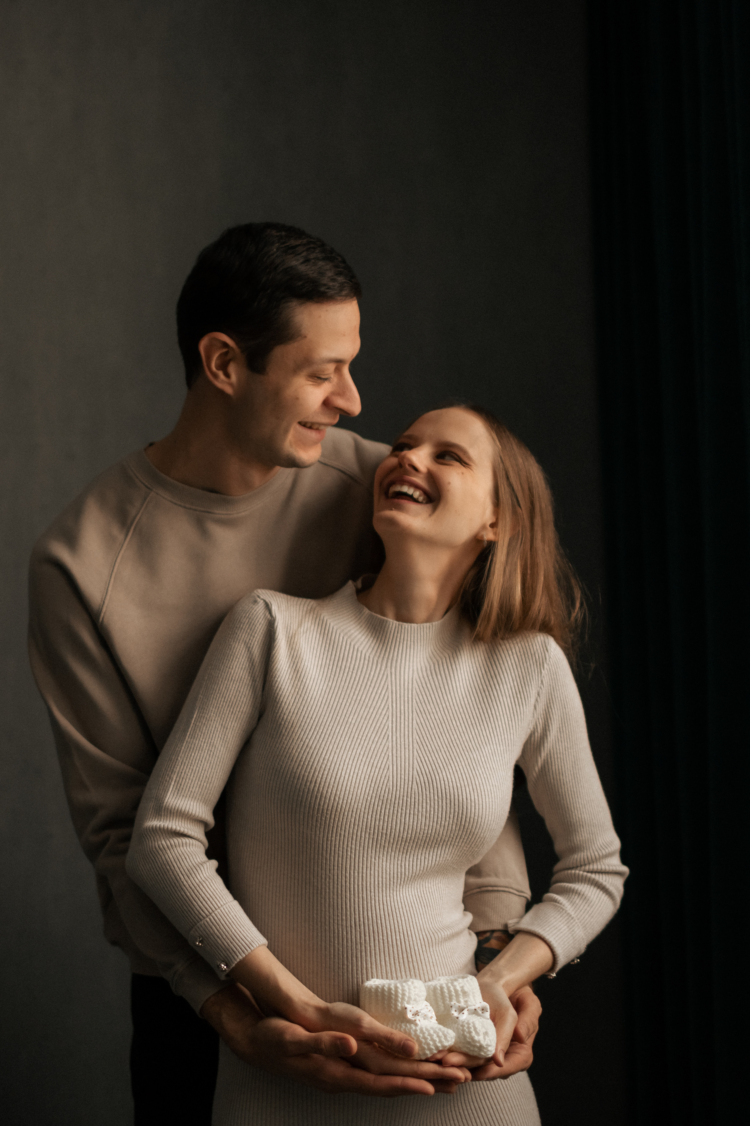 Павел и Мария в трепетном ожидании. Фотограф про любовь в городе Москва