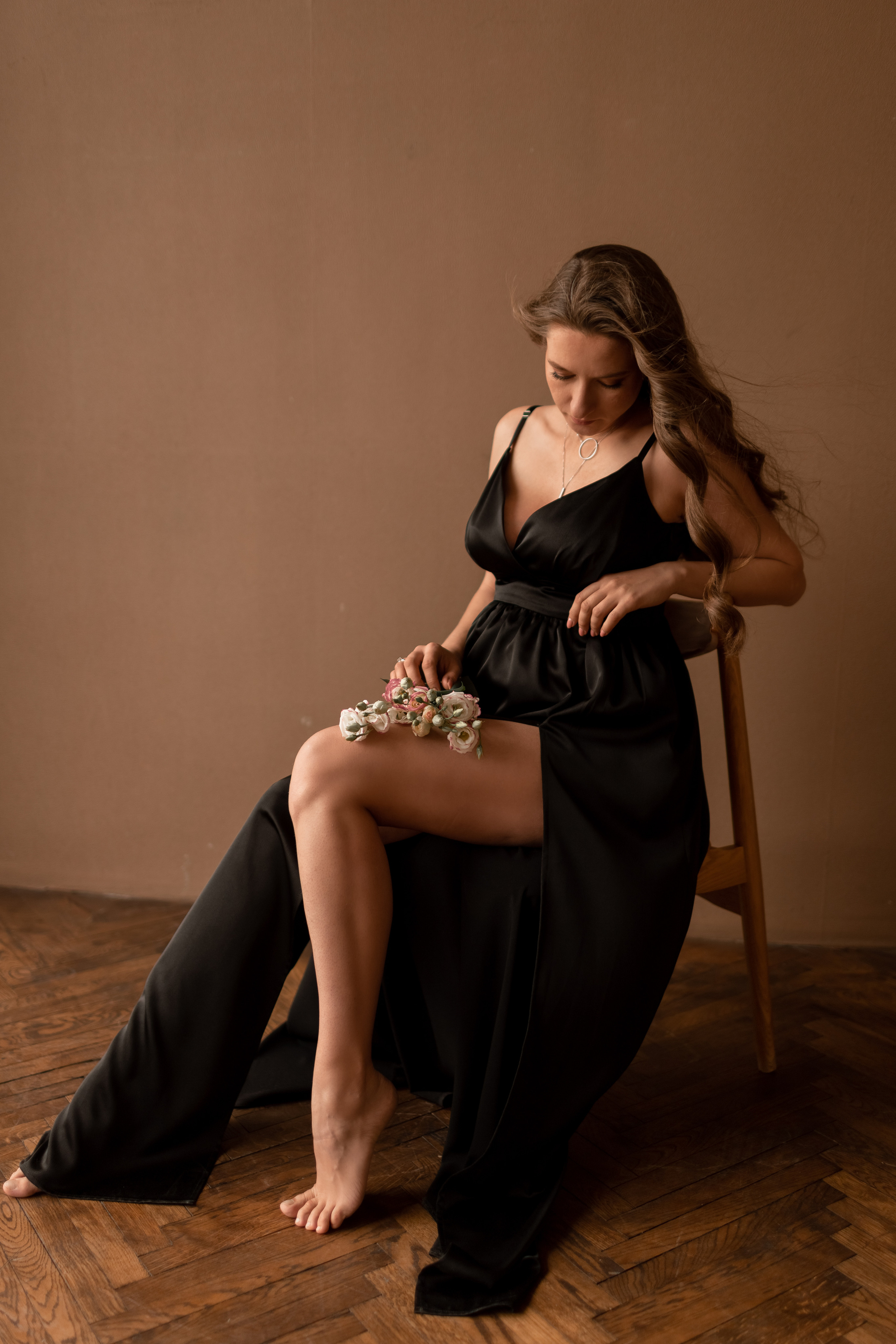 Прекрасная Яна в трепетном ожидании. Фотограф про любовь в городе Москва