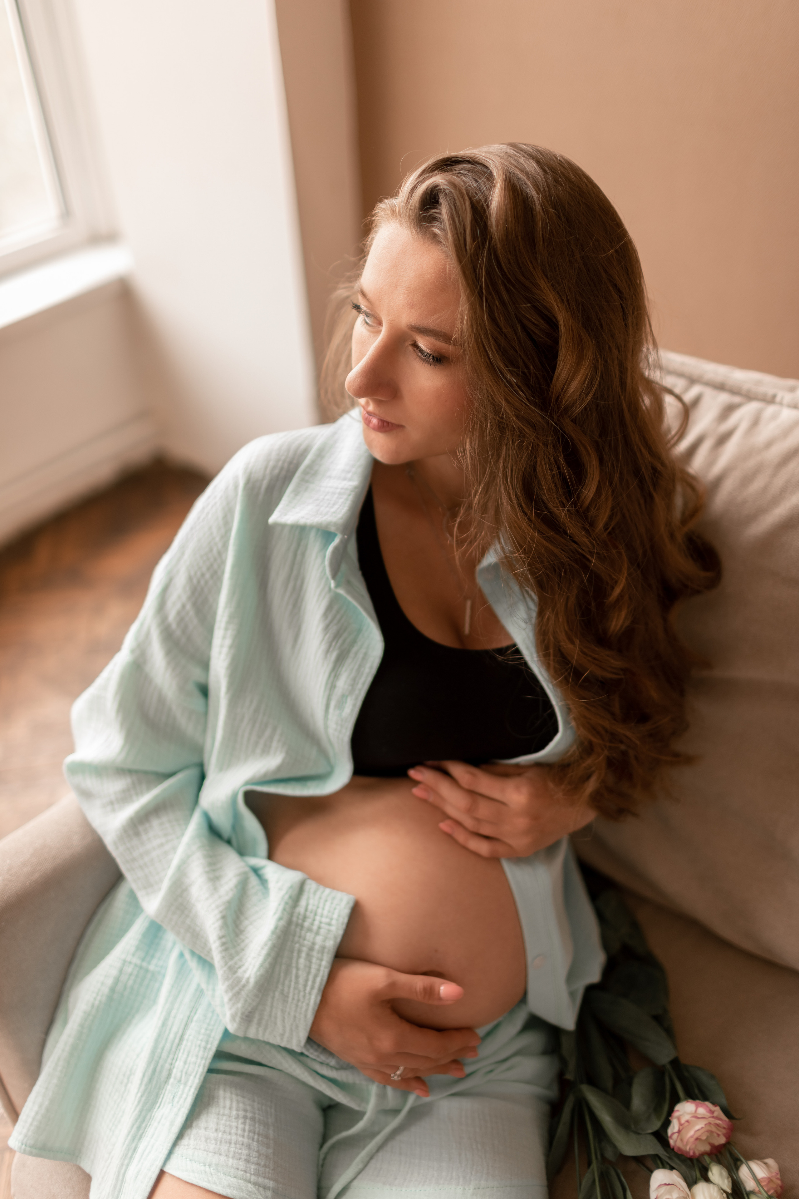 Прекрасная Яна в трепетном ожидании. Фотограф про любовь в городе Москва