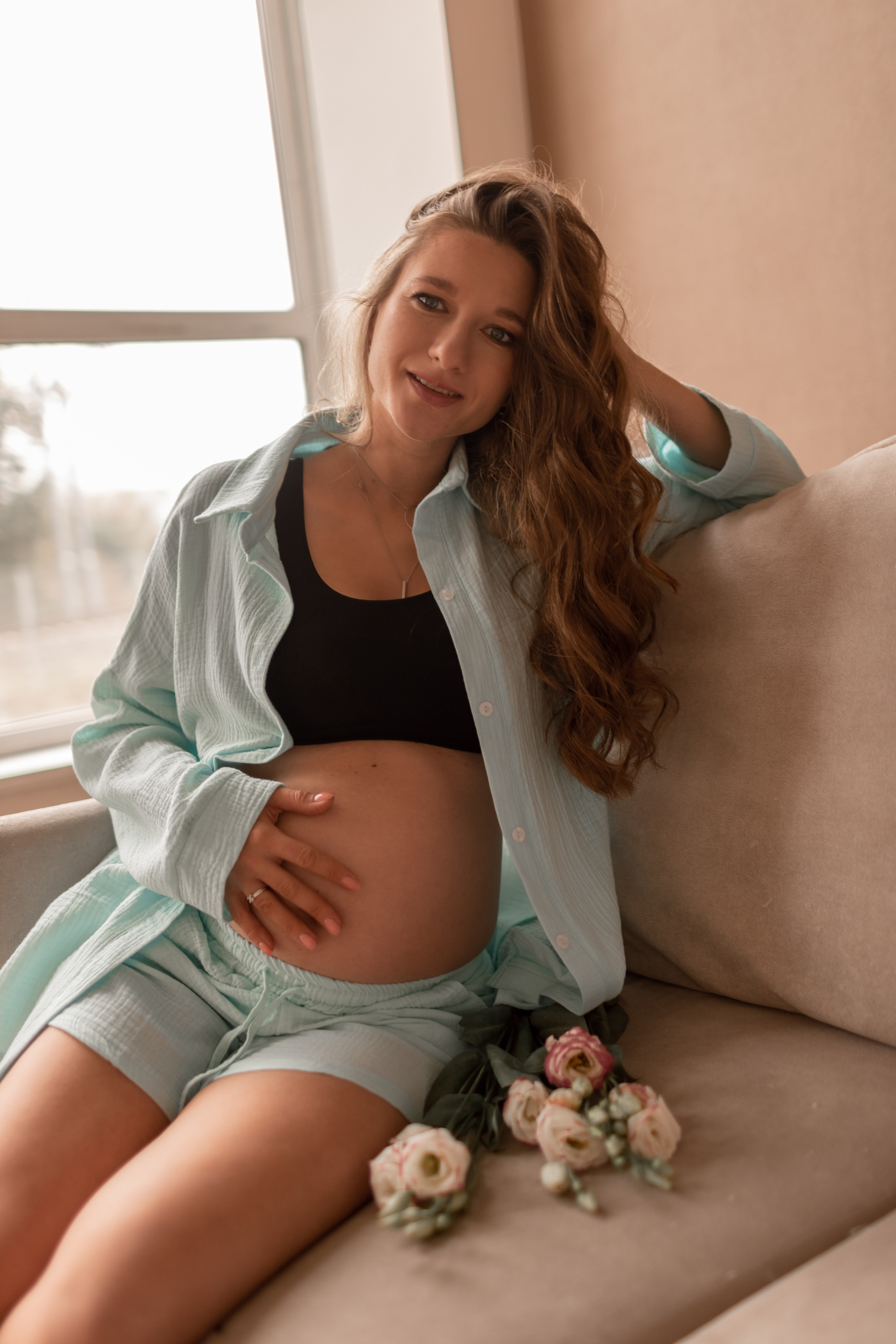 Прекрасная Яна в трепетном ожидании. Фотограф про любовь в городе Москва