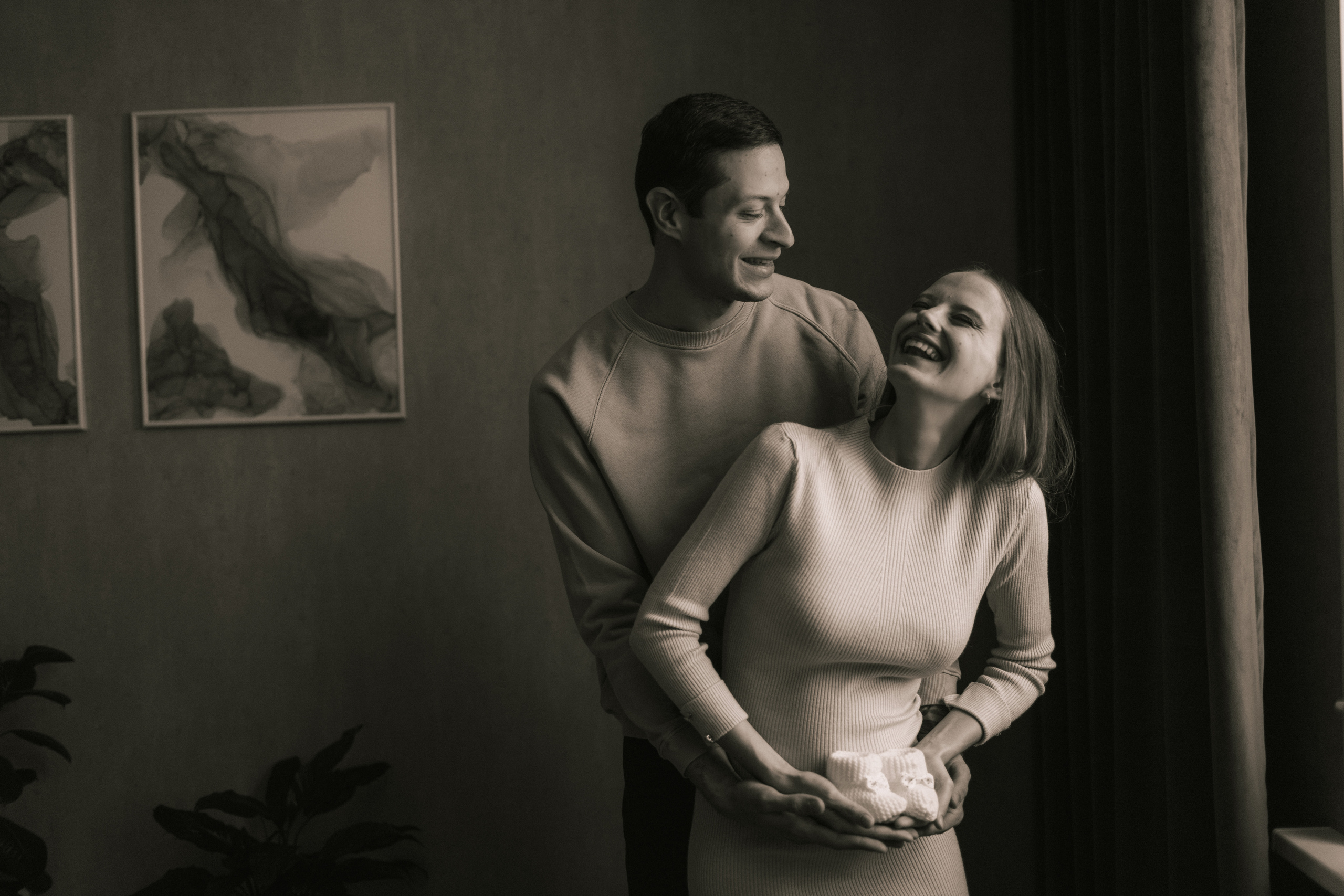 Павел и Мария в трепетном ожидании. Фотограф про любовь в городе Москва