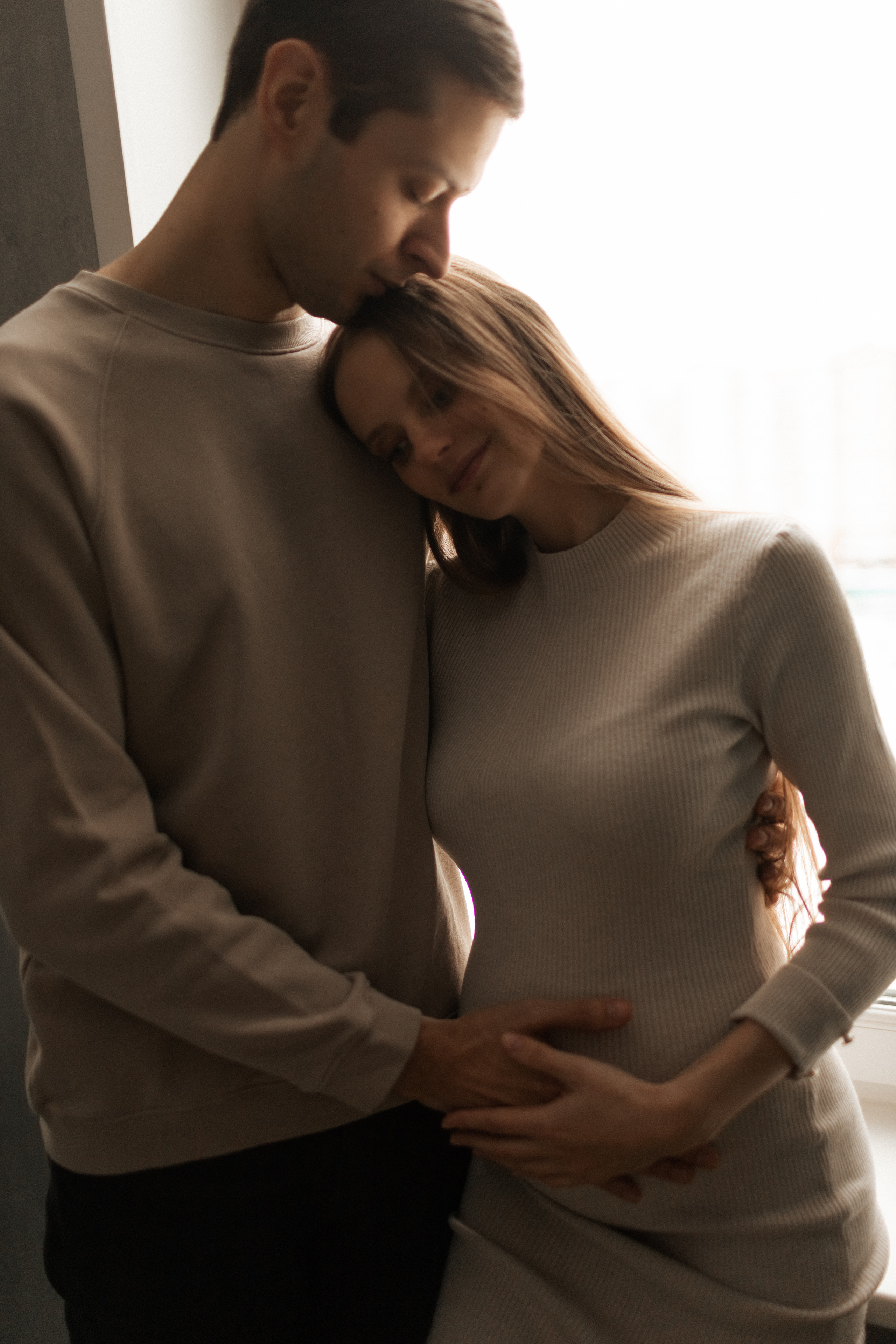 Павел и Мария в трепетном ожидании. Фотограф про любовь в городе Москва