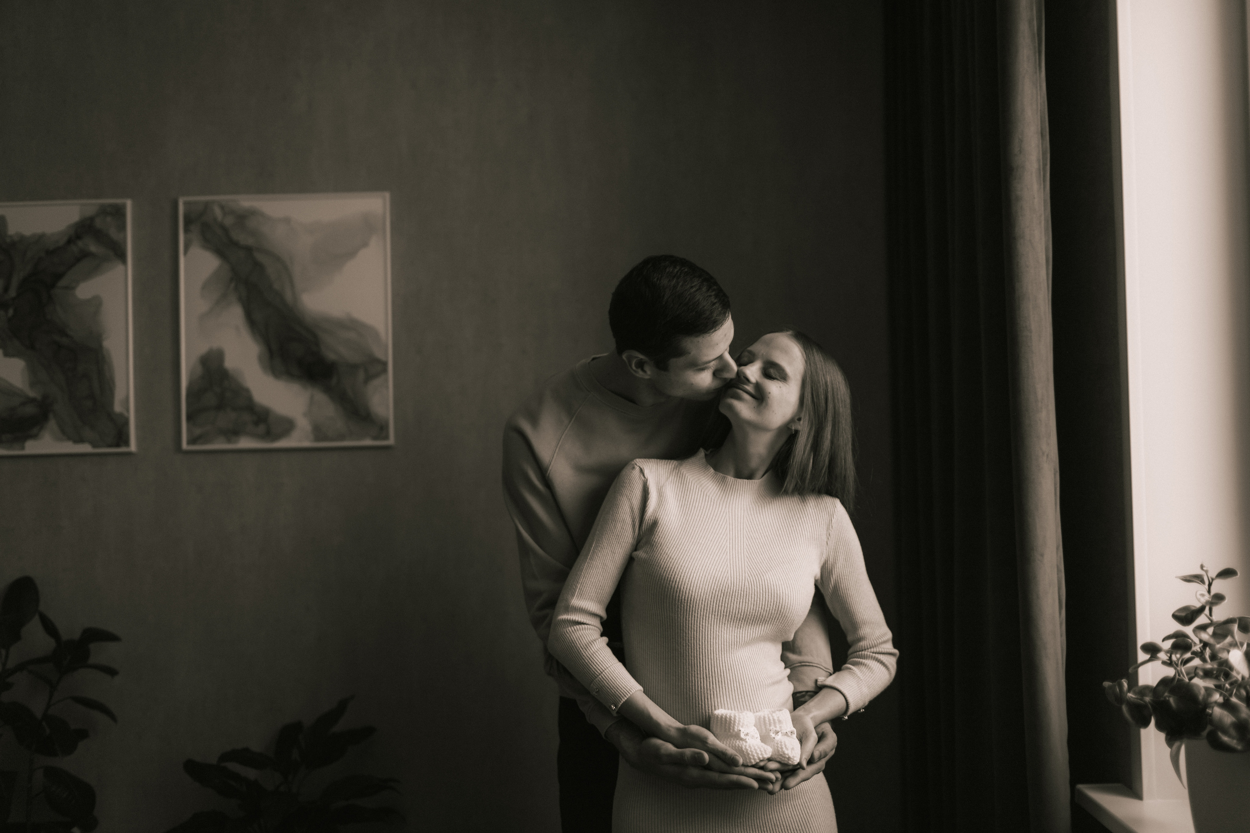 Павел и Мария в трепетном ожидании. Фотограф про любовь в городе Москва
