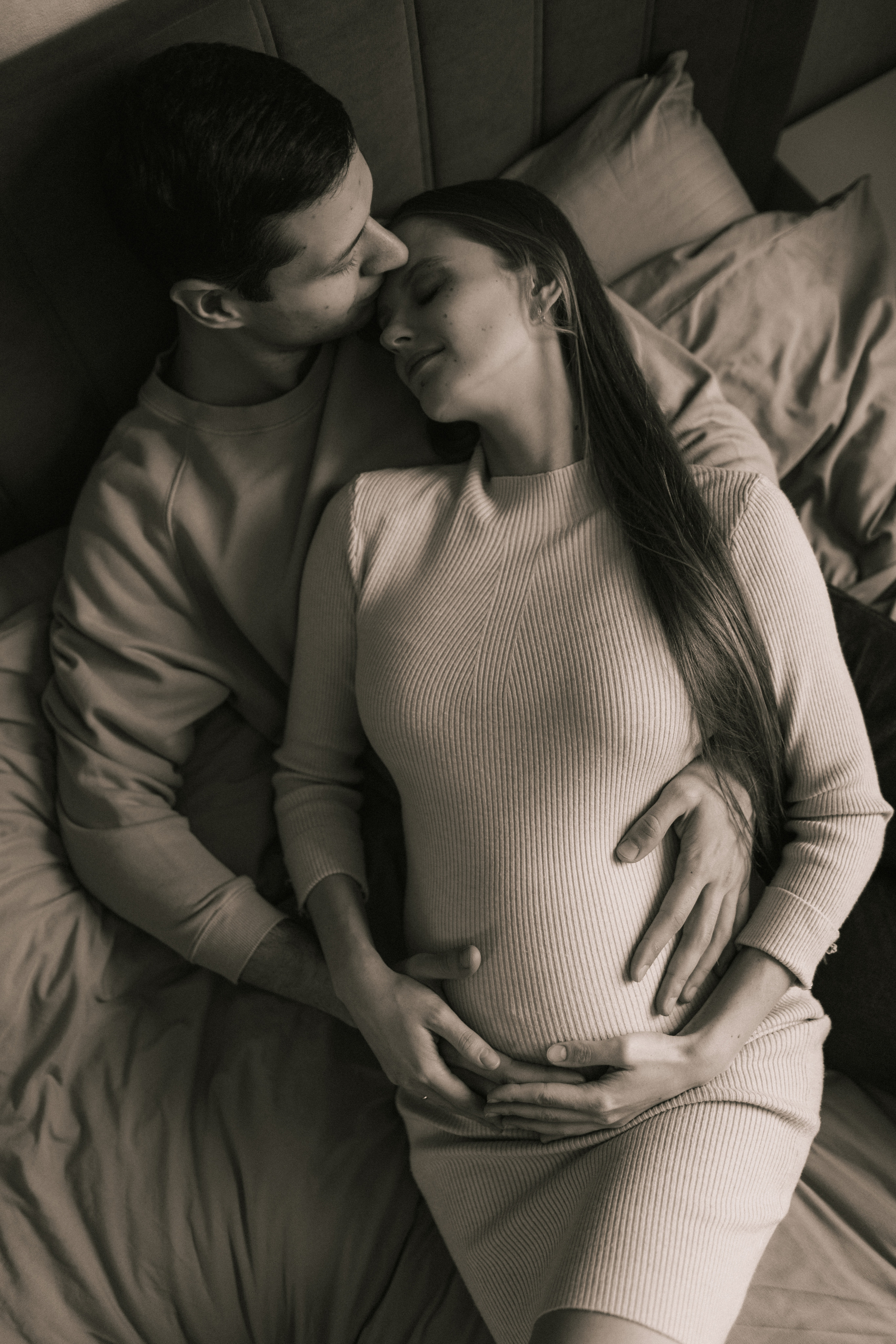 Павел и Мария в трепетном ожидании. Фотограф про любовь в городе Москва