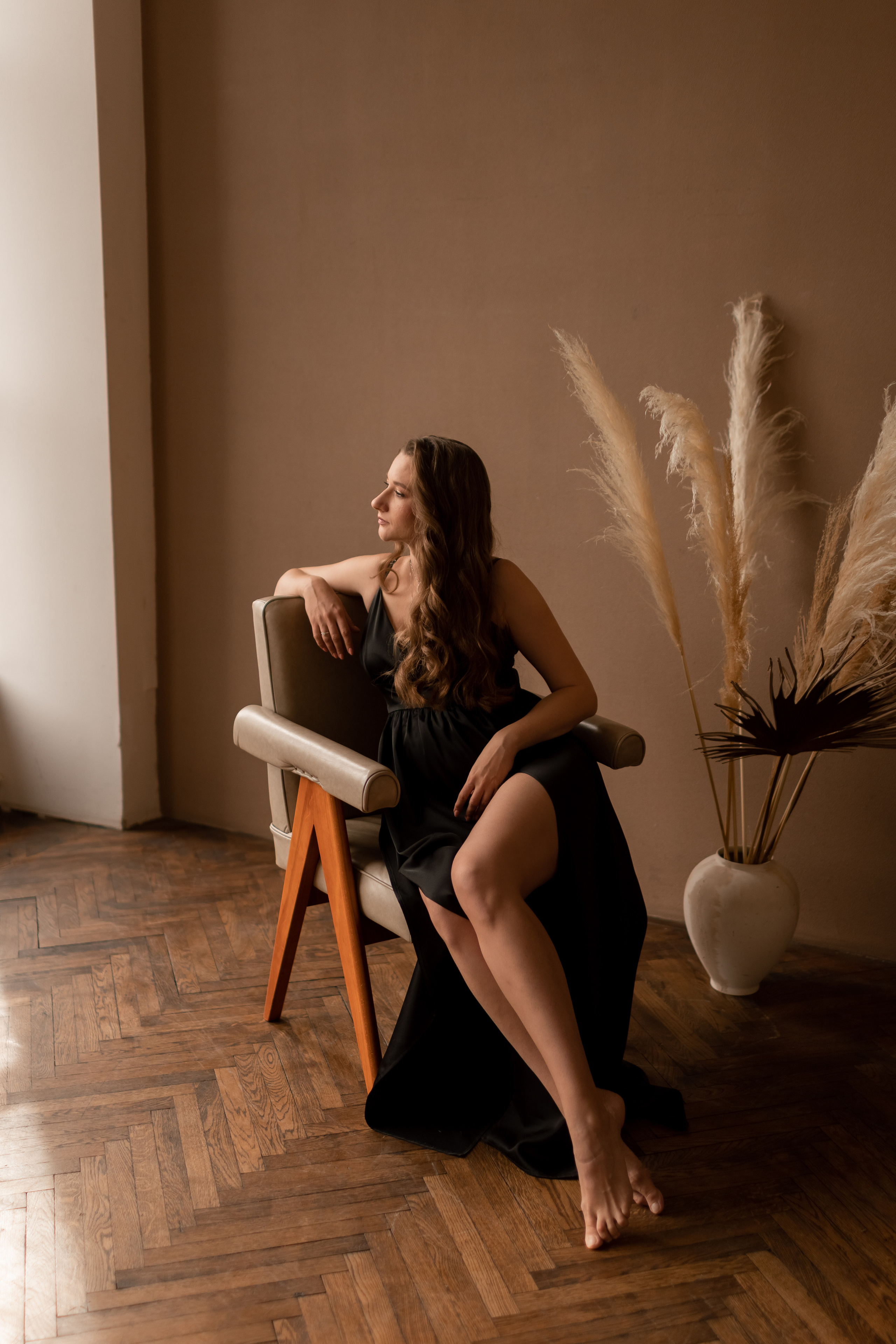 Прекрасная Яна в трепетном ожидании. Фотограф про любовь в городе Москва