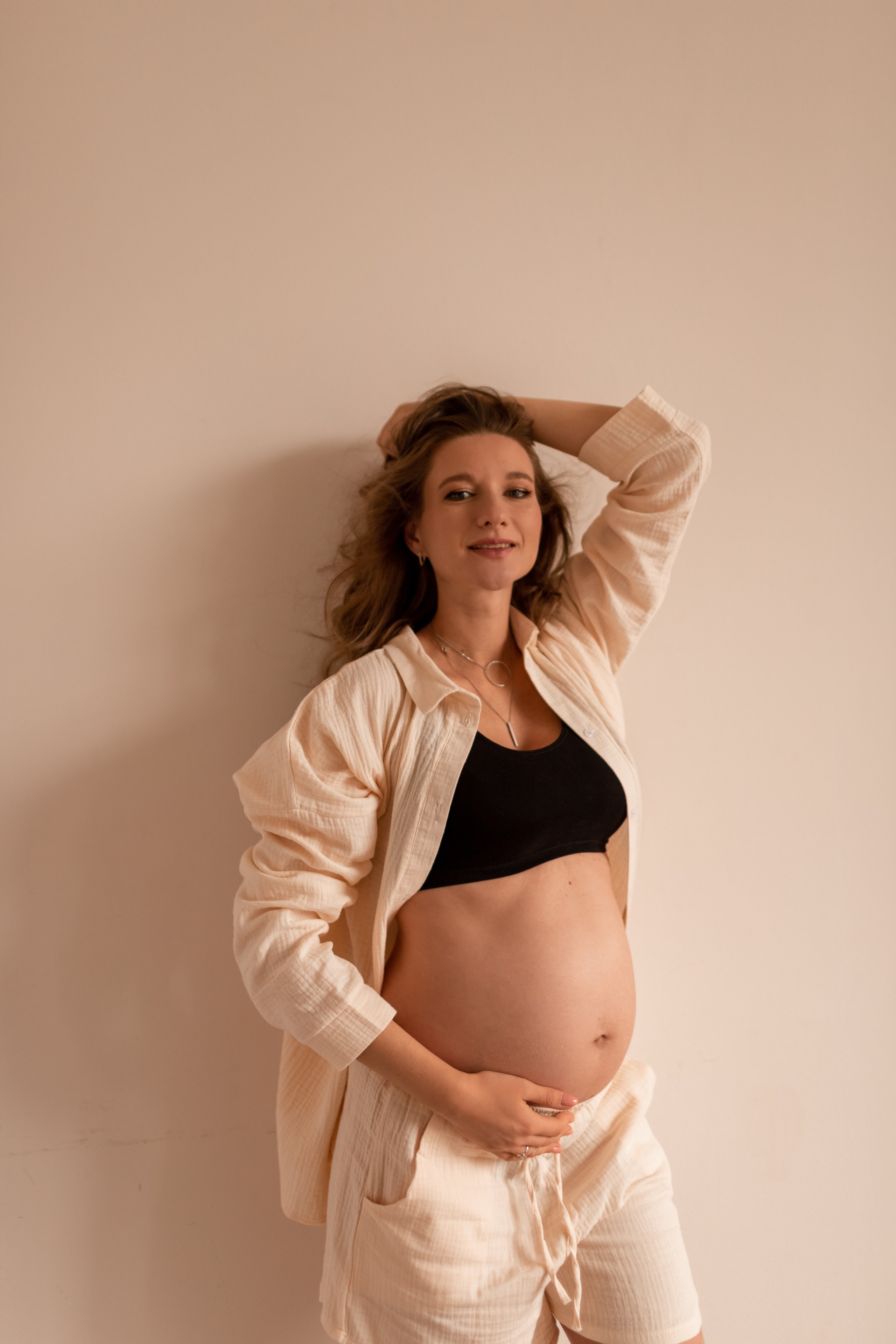 Прекрасная Яна в трепетном ожидании. Фотограф про любовь в городе Москва