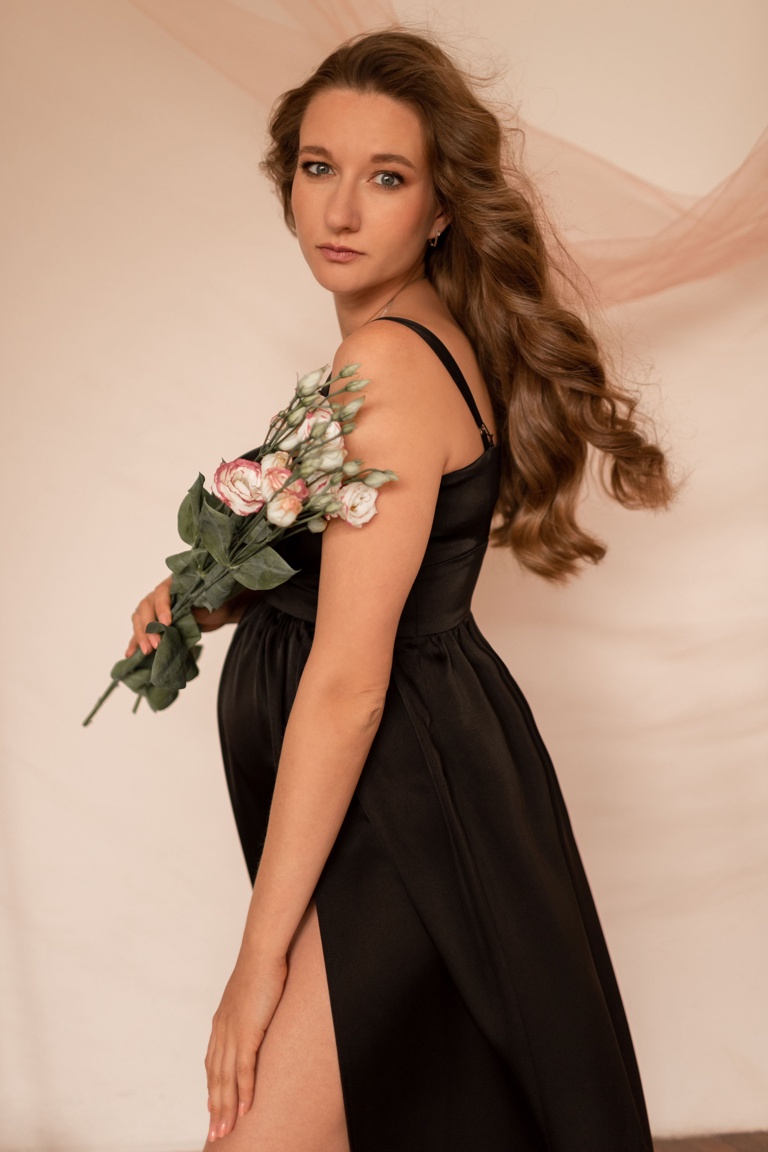 Прекрасная Яна в трепетном ожидании. Фотограф про любовь в городе Москва