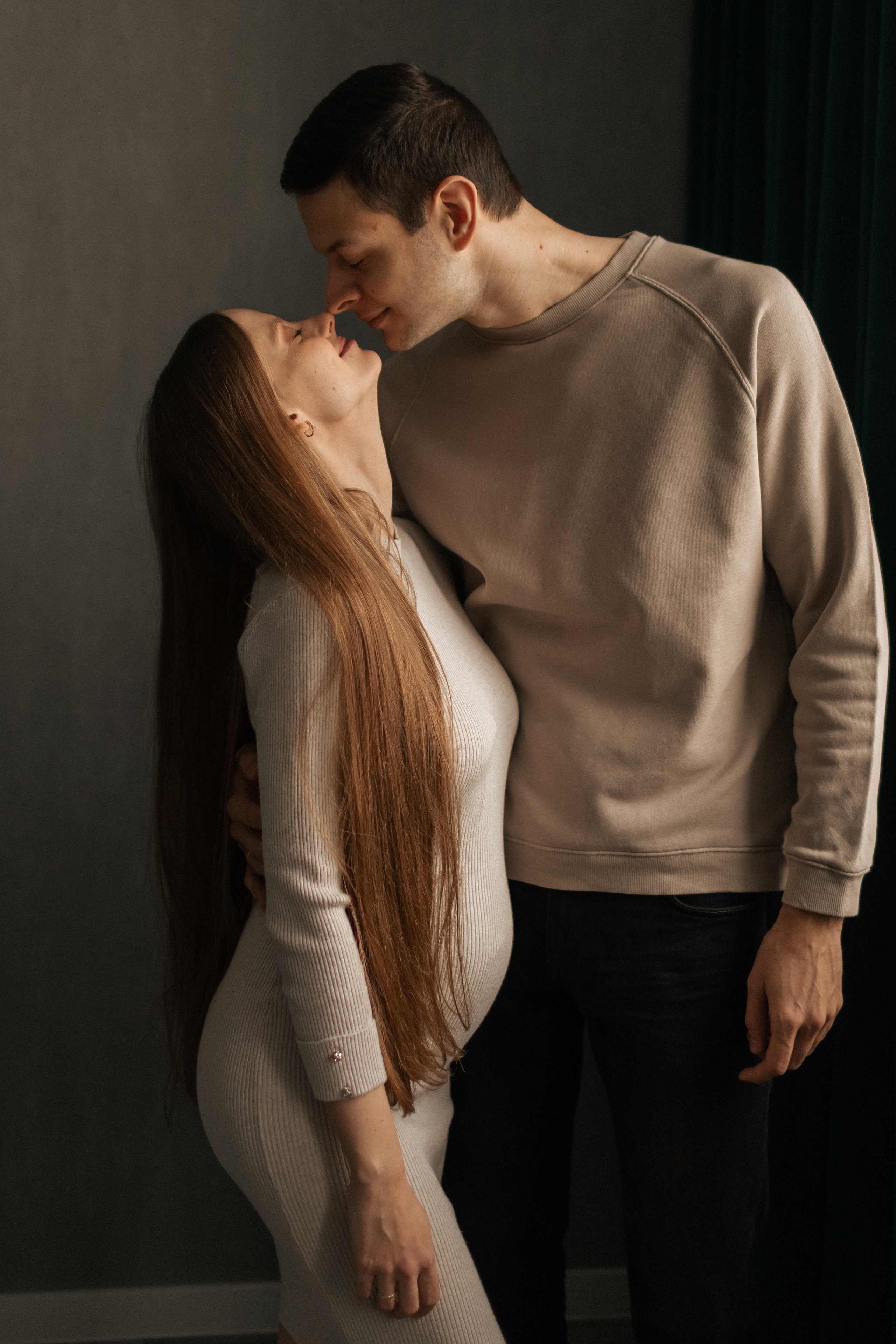 Павел и Мария в трепетном ожидании. Фотограф про любовь в городе Москва