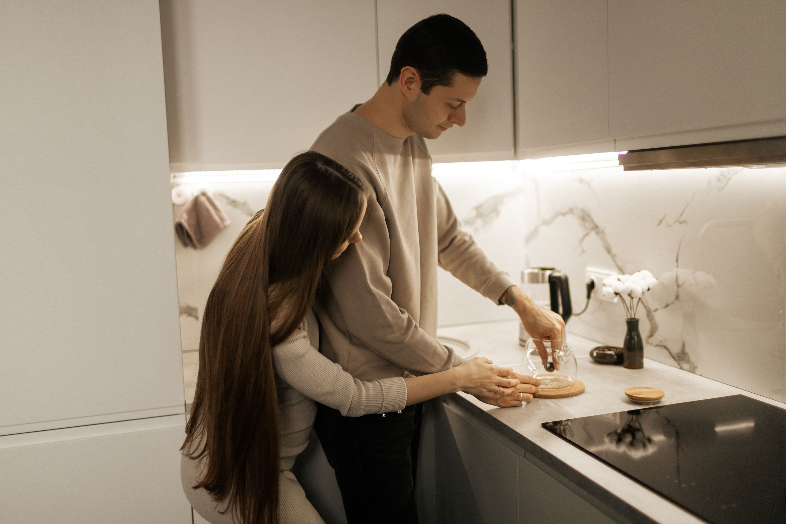 Павел и Мария в трепетном ожидании. Фотограф про любовь в городе Москва