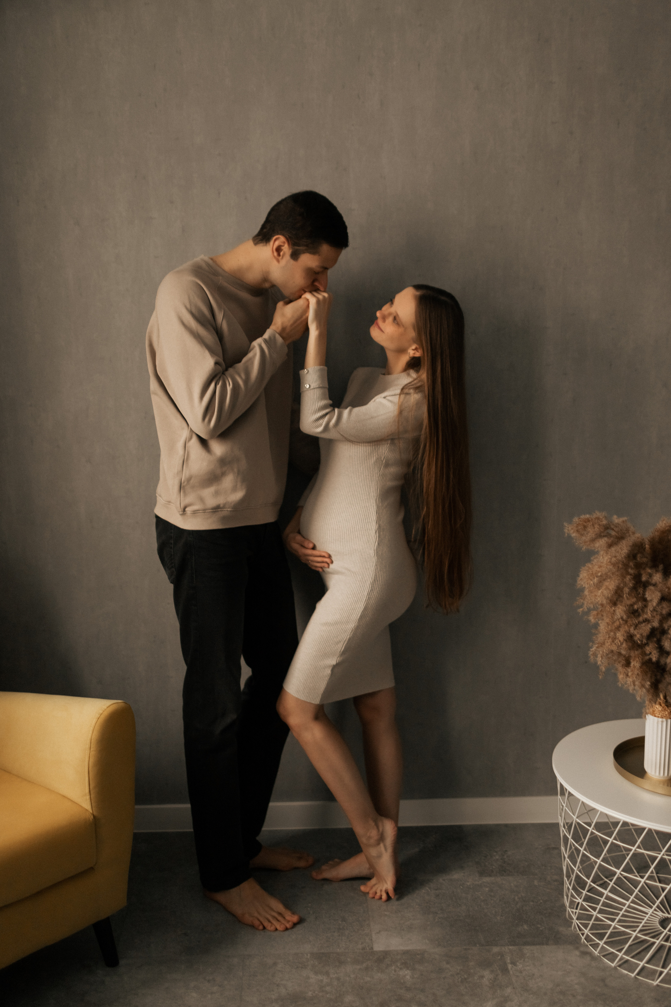 Павел и Мария в трепетном ожидании. Фотограф про любовь в городе Москва