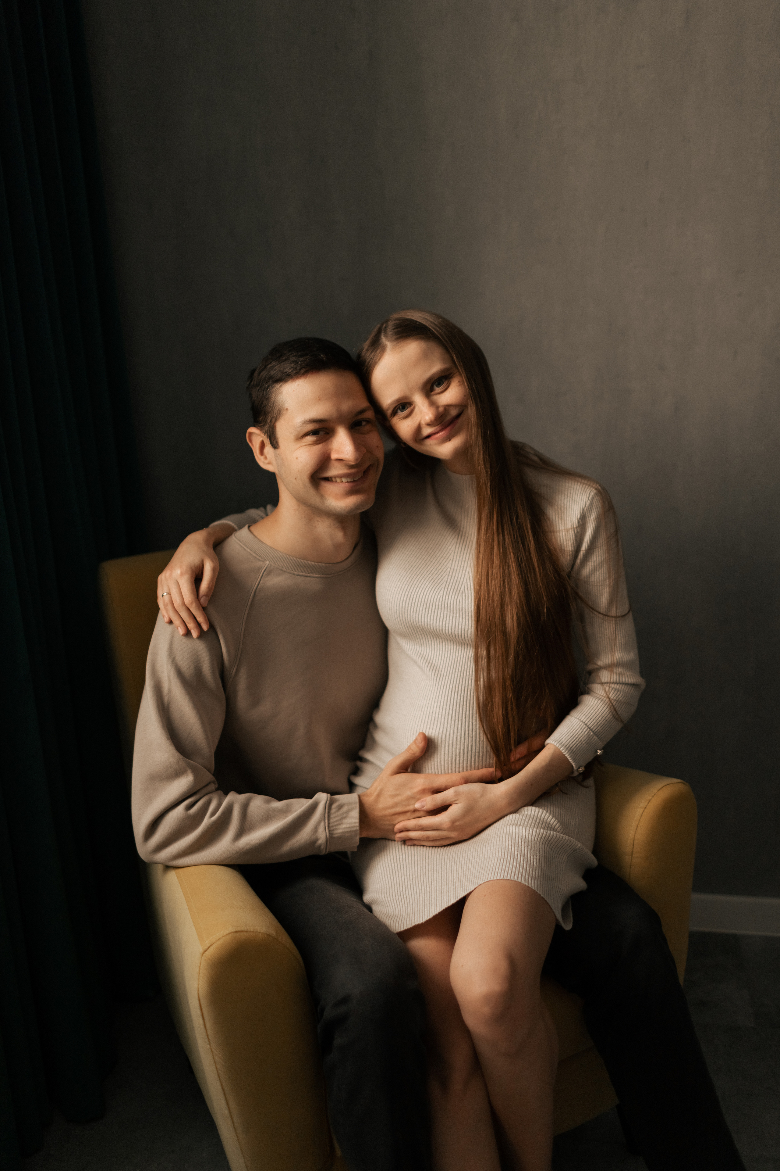 Павел и Мария в трепетном ожидании. Фотограф про любовь в городе Москва