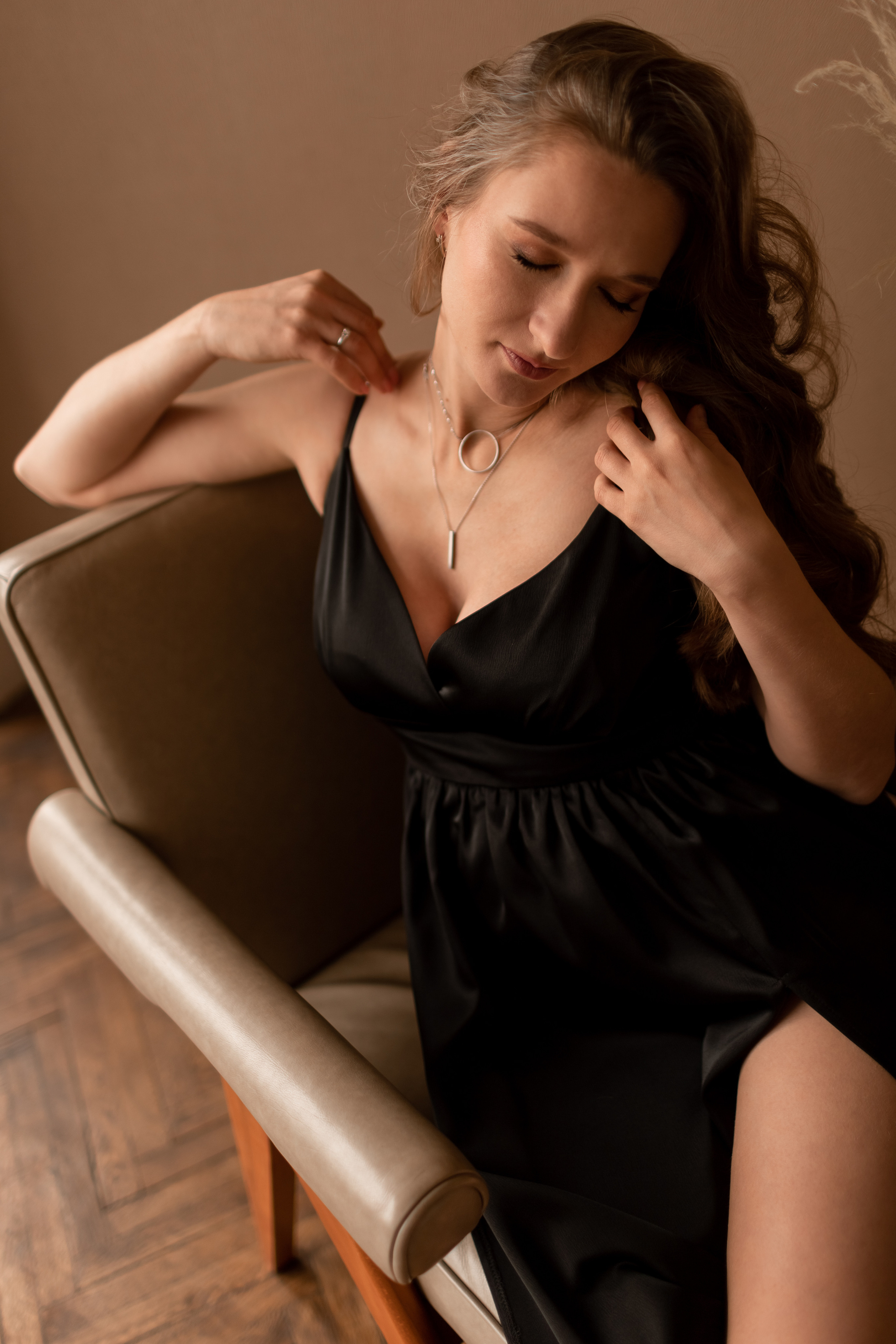 Прекрасная Яна в трепетном ожидании. Фотограф про любовь в городе Москва