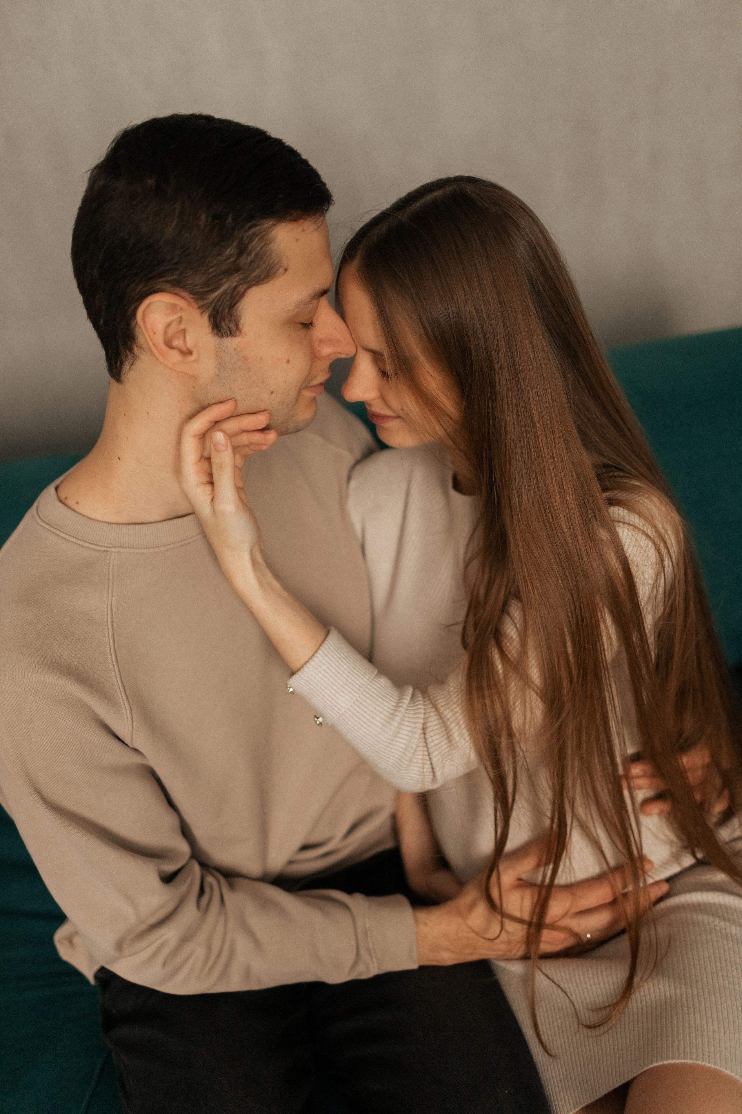 Павел и Мария в трепетном ожидании. Фотограф про любовь в городе Москва