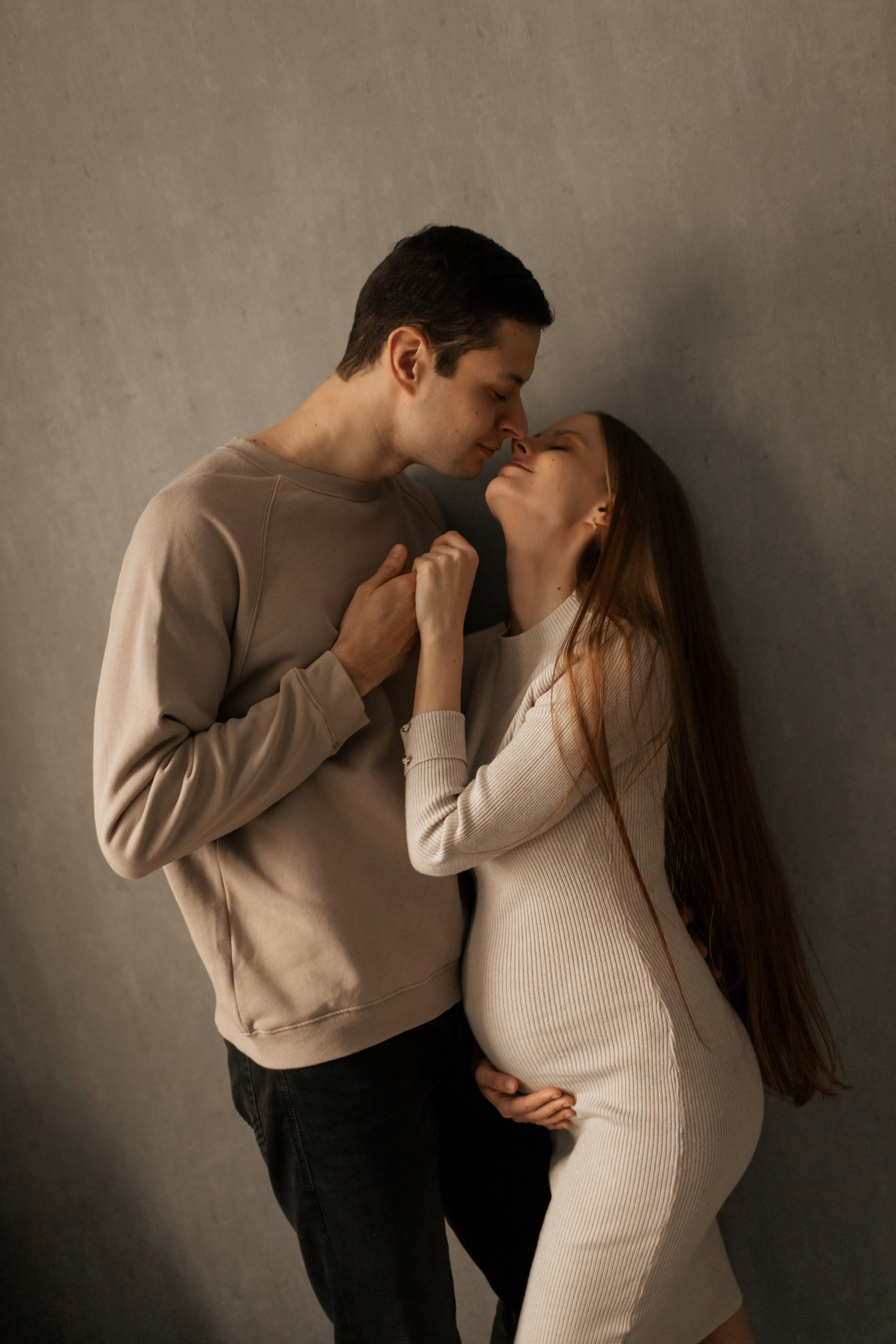 Павел и Мария в трепетном ожидании. Фотограф про любовь в городе Москва