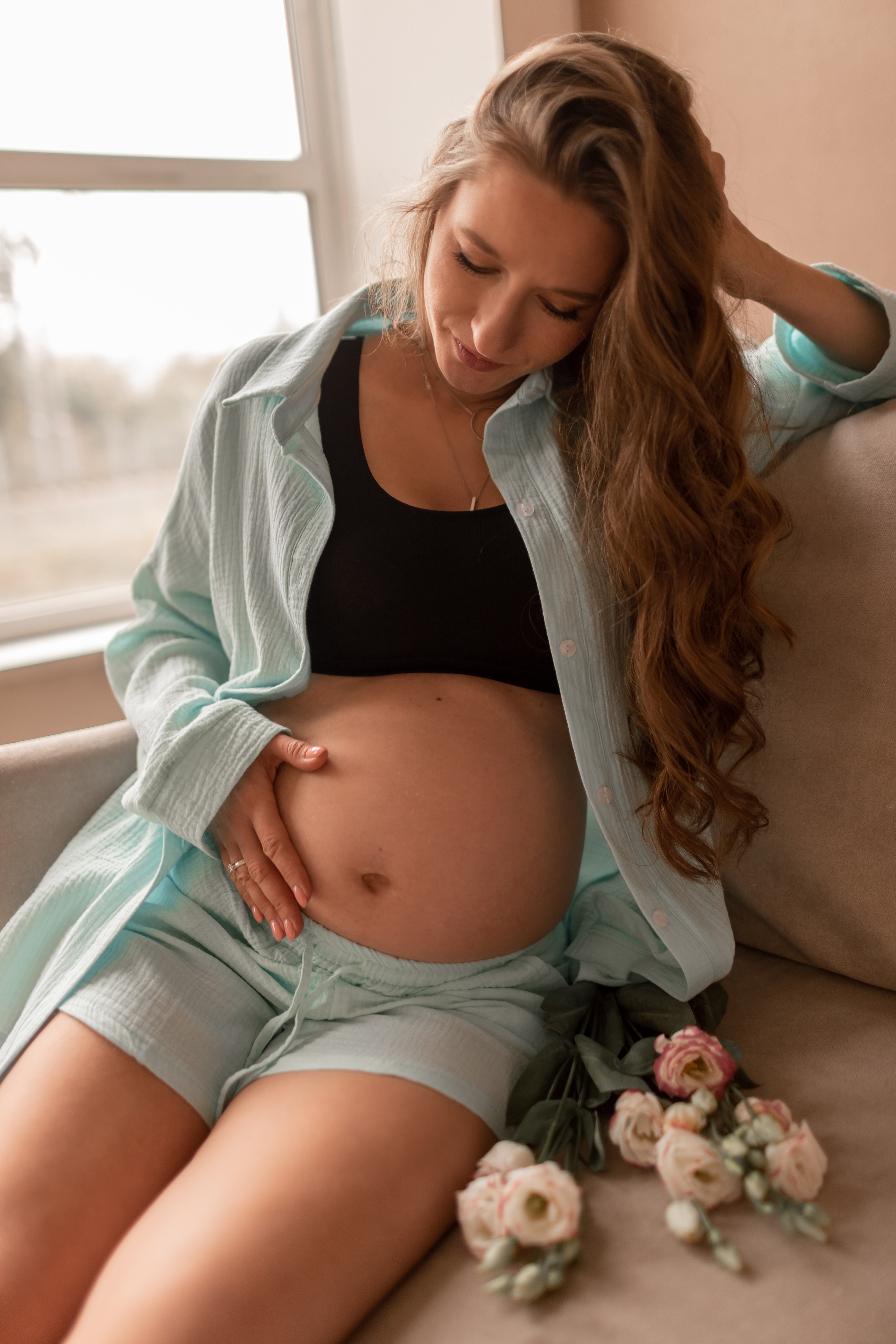 Прекрасная Яна в трепетном ожидании. Фотограф про любовь в городе Москва